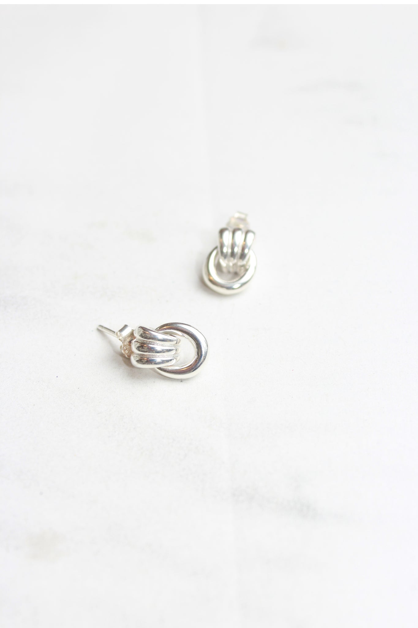 Circle line earring in Silver