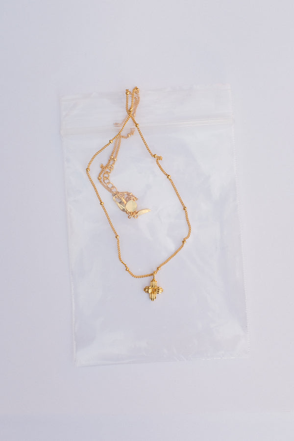 Small Clover gold necklace