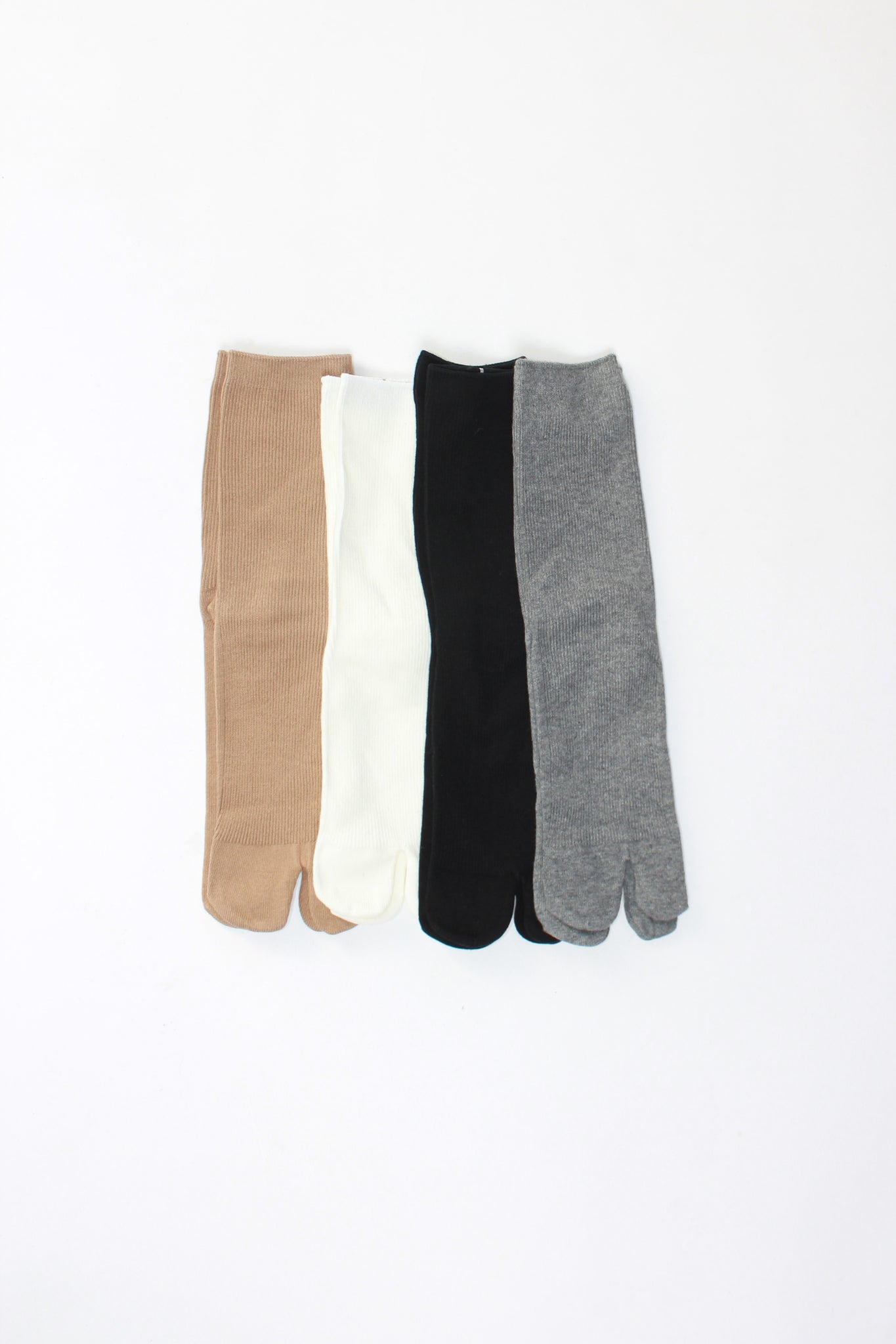Ribbed Tabi Socks  (4 Colors)