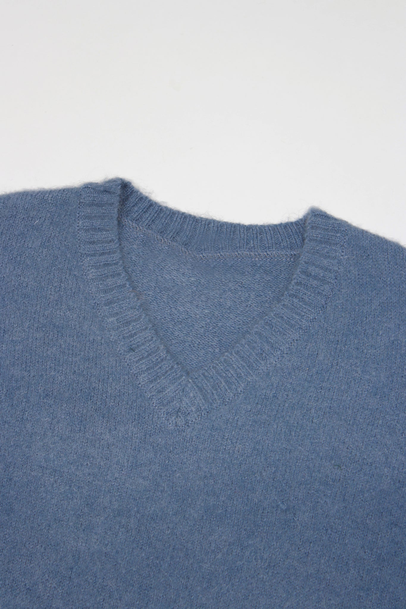 Vion Alpaca V-Neck Sweater in Blue