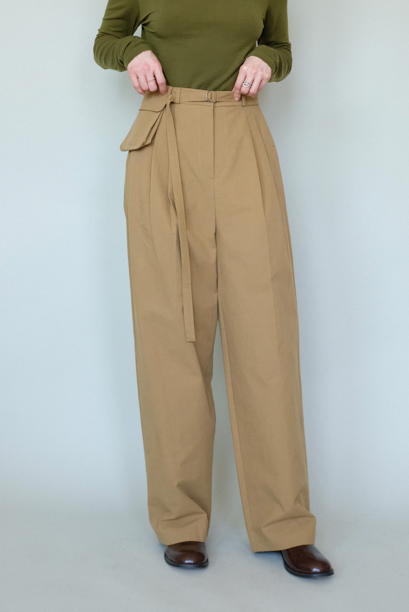 Pocket Belt Cotton Pants in Beige