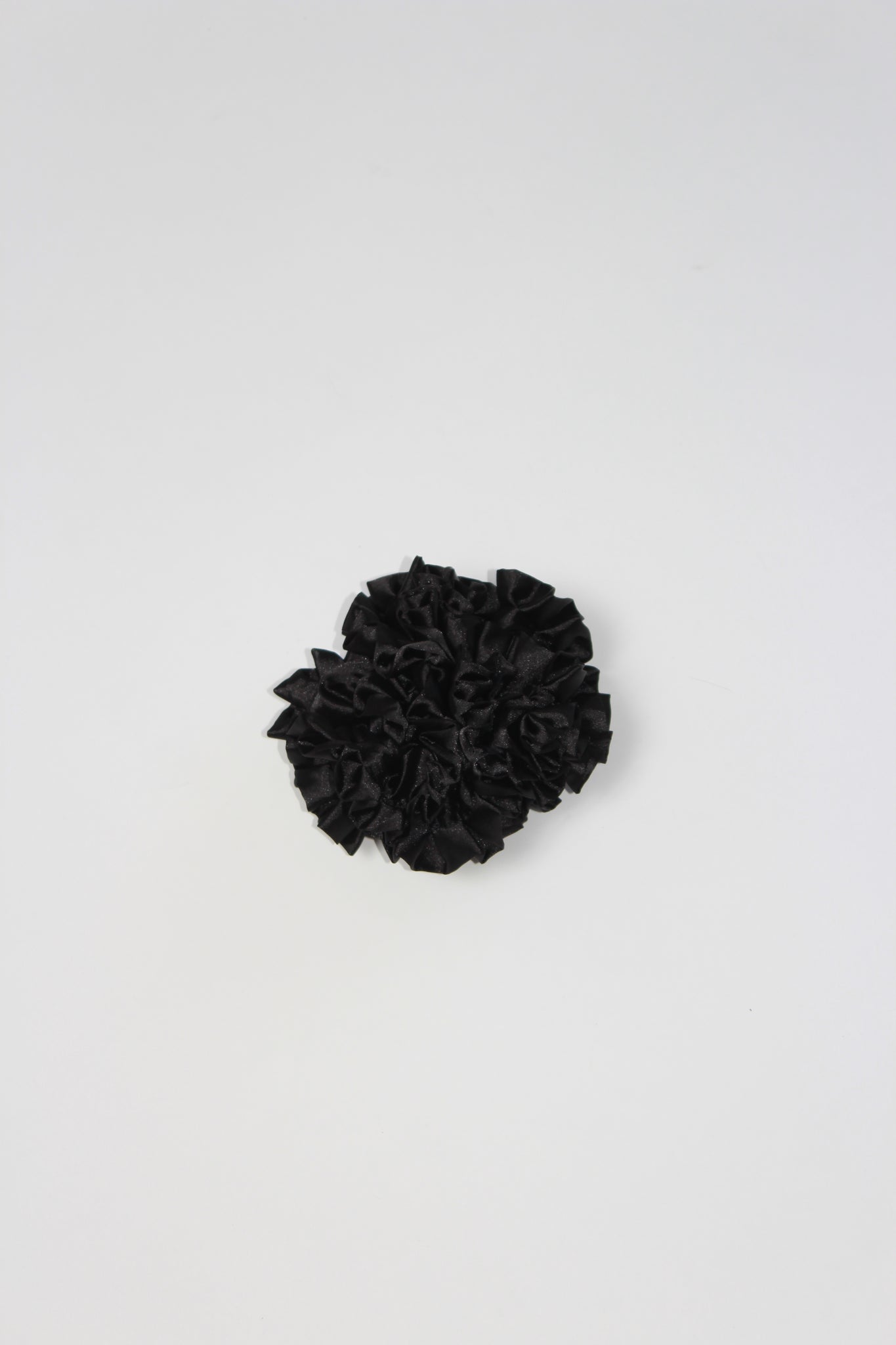 Flower Volume Frill Scrunchie in Black