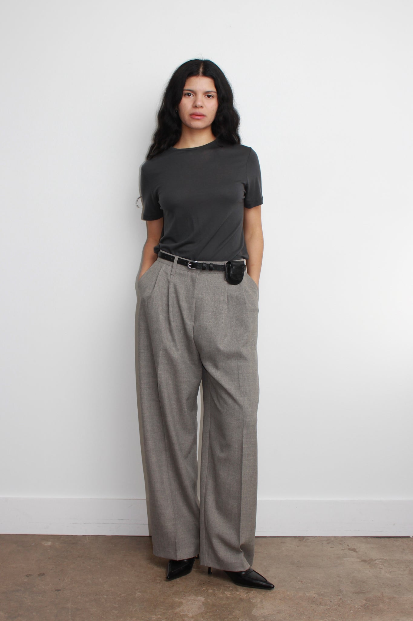 Momento Pin-tuck Trousers in Grey beige