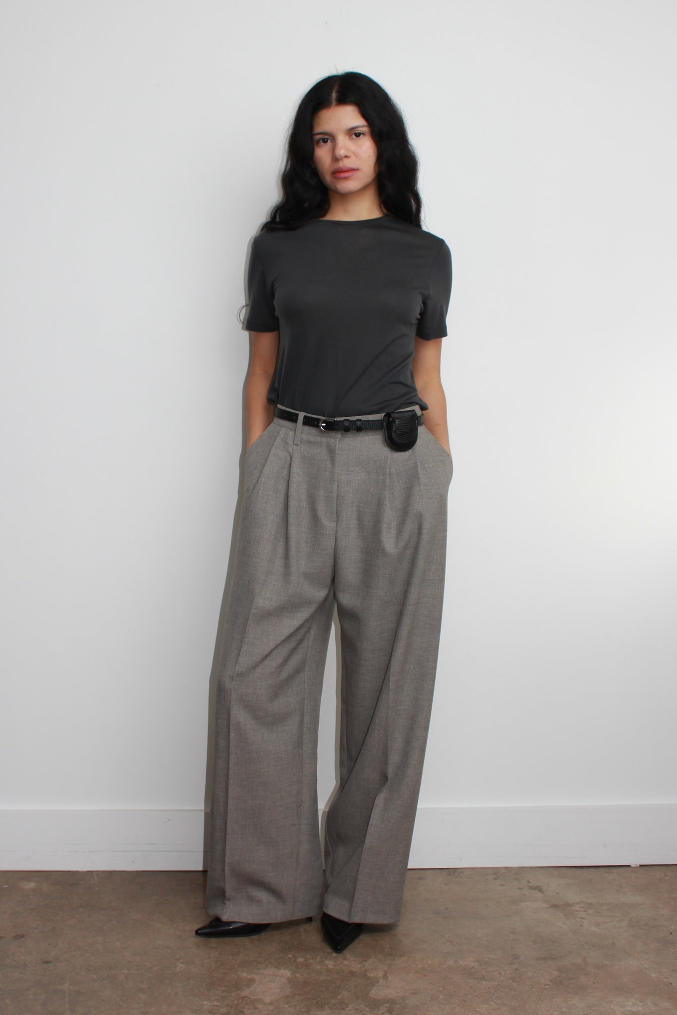 Momento Pin-tuck Trousers in Grey beige