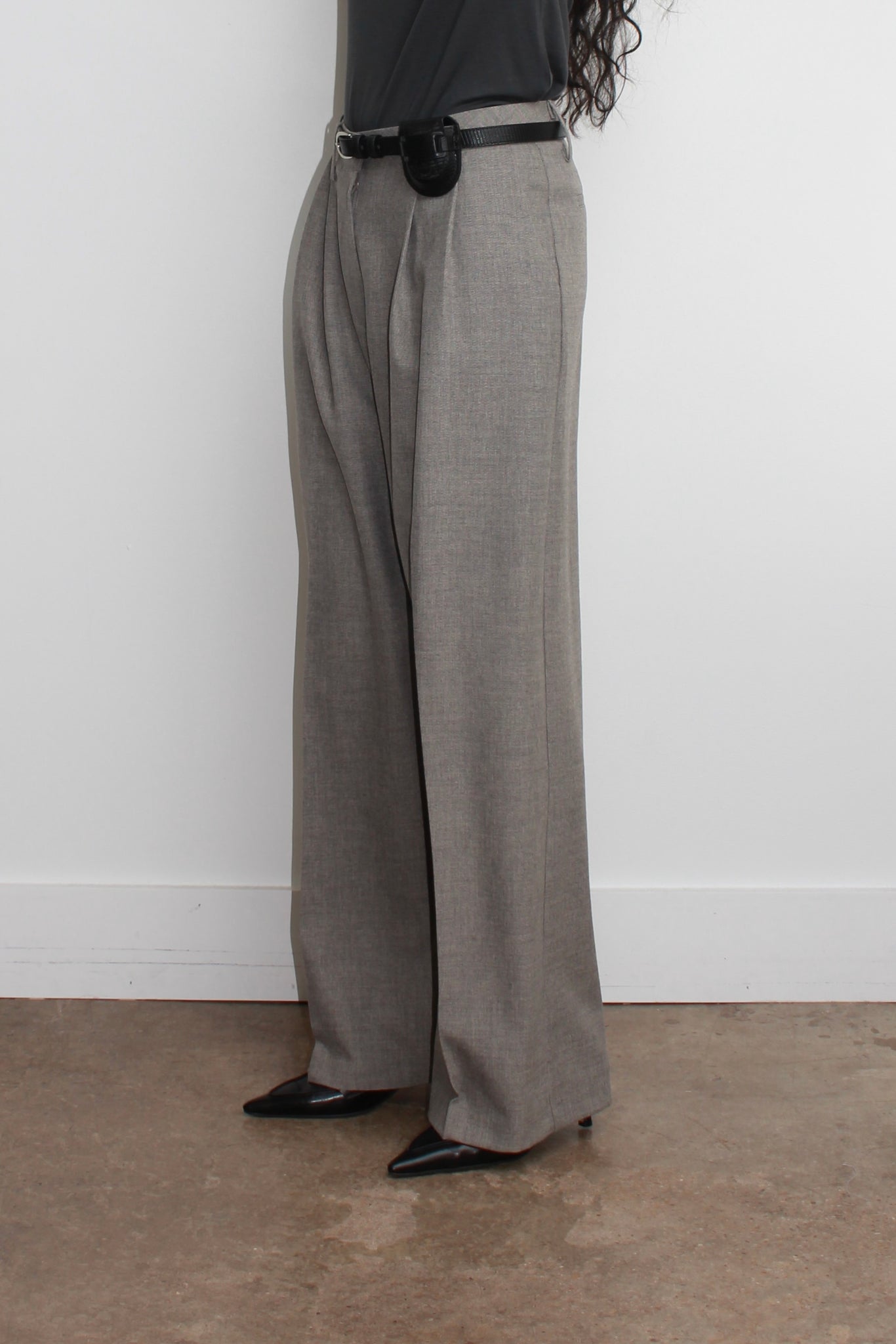 Momento Pin-tuck Trousers in Grey beige