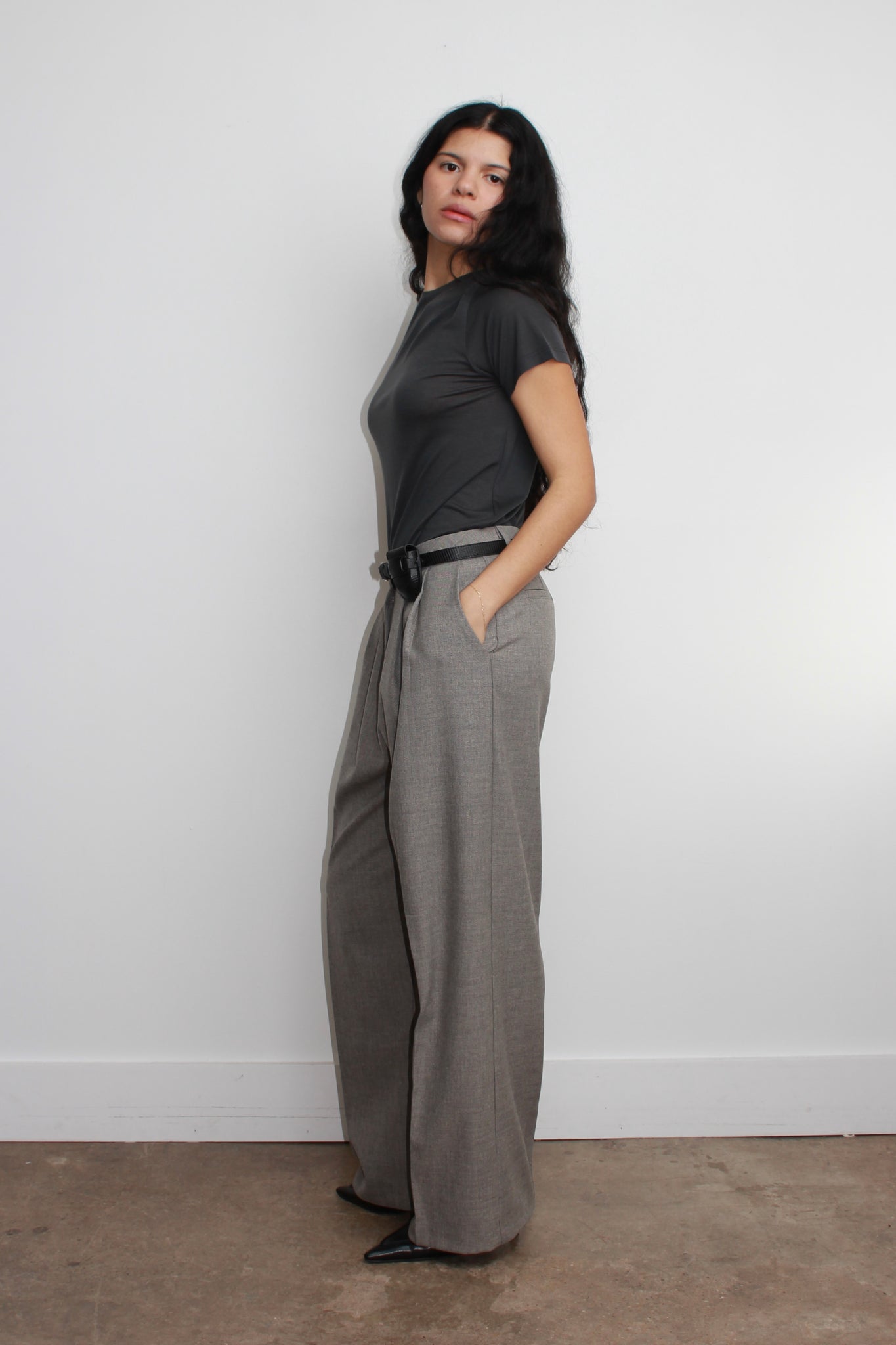 Momento Pin-tuck Trousers in Grey beige