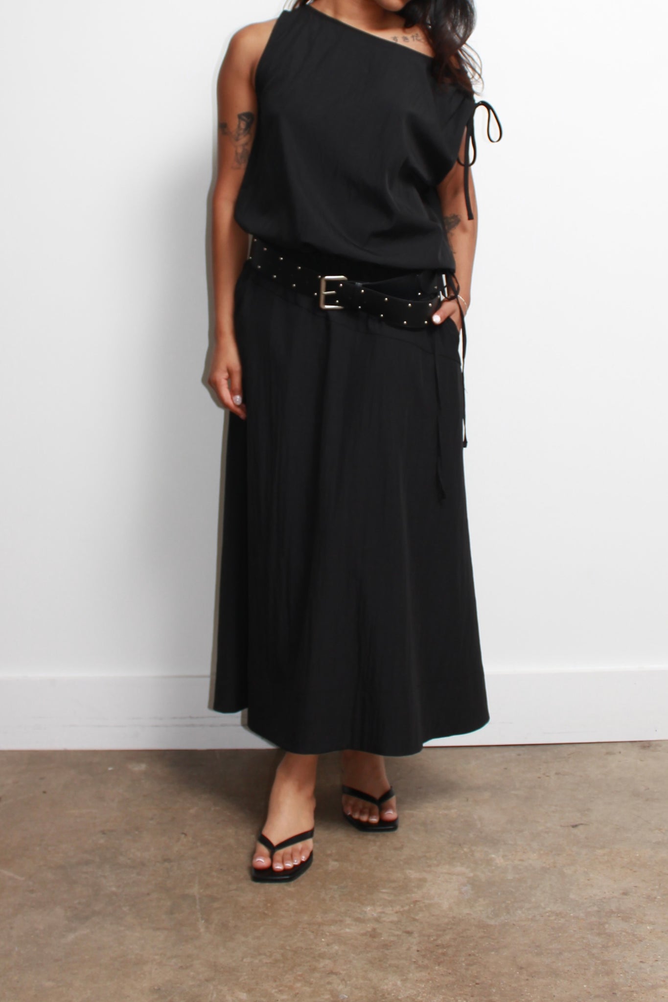 Nweol Shoulder String Dress in Black