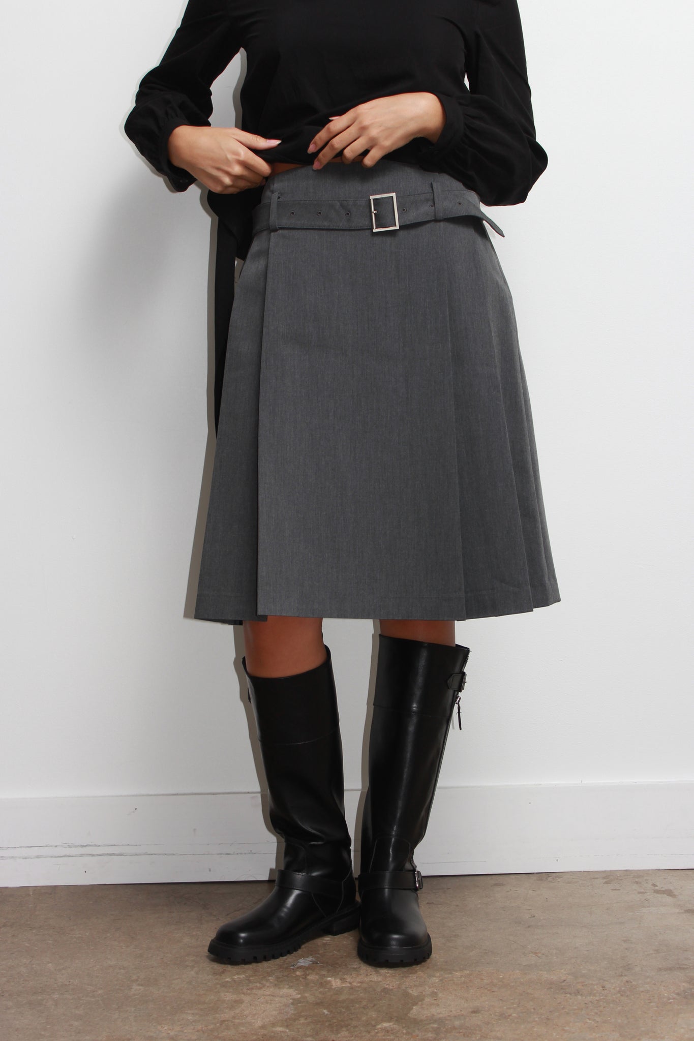 Pleated Belt Skirt in Grey