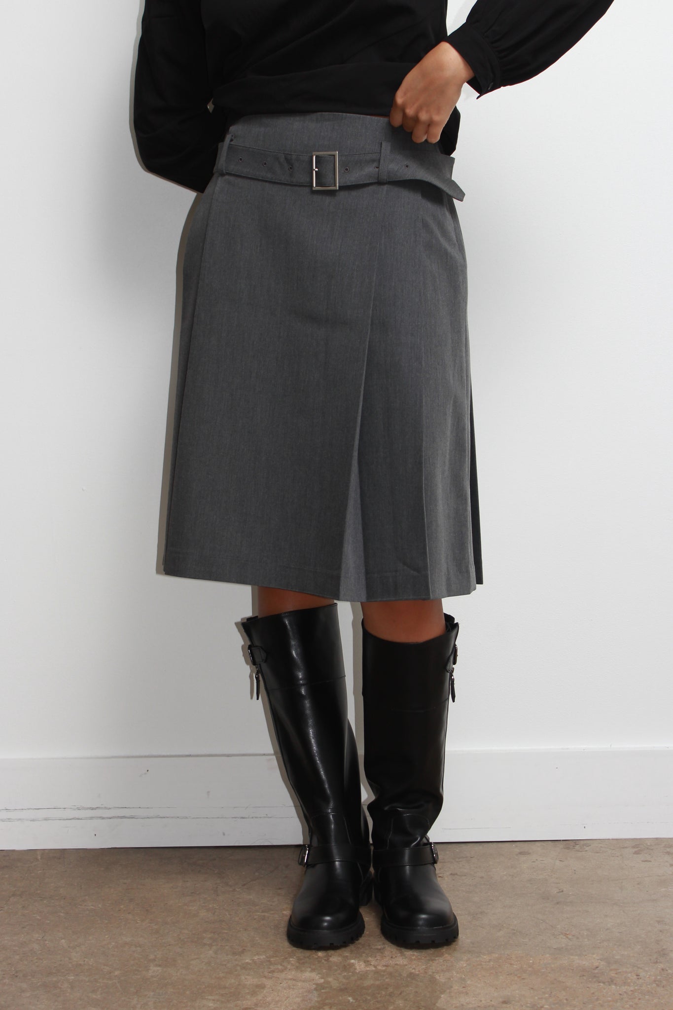 Pleated Belt Skirt in Grey