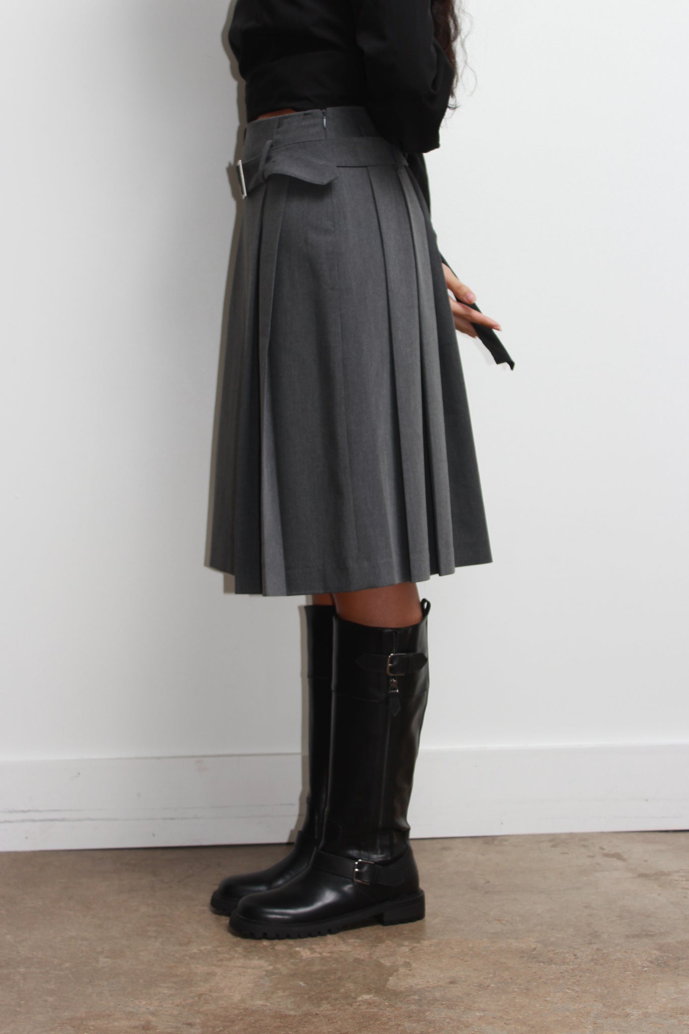 Pleated Belt Skirt in Grey