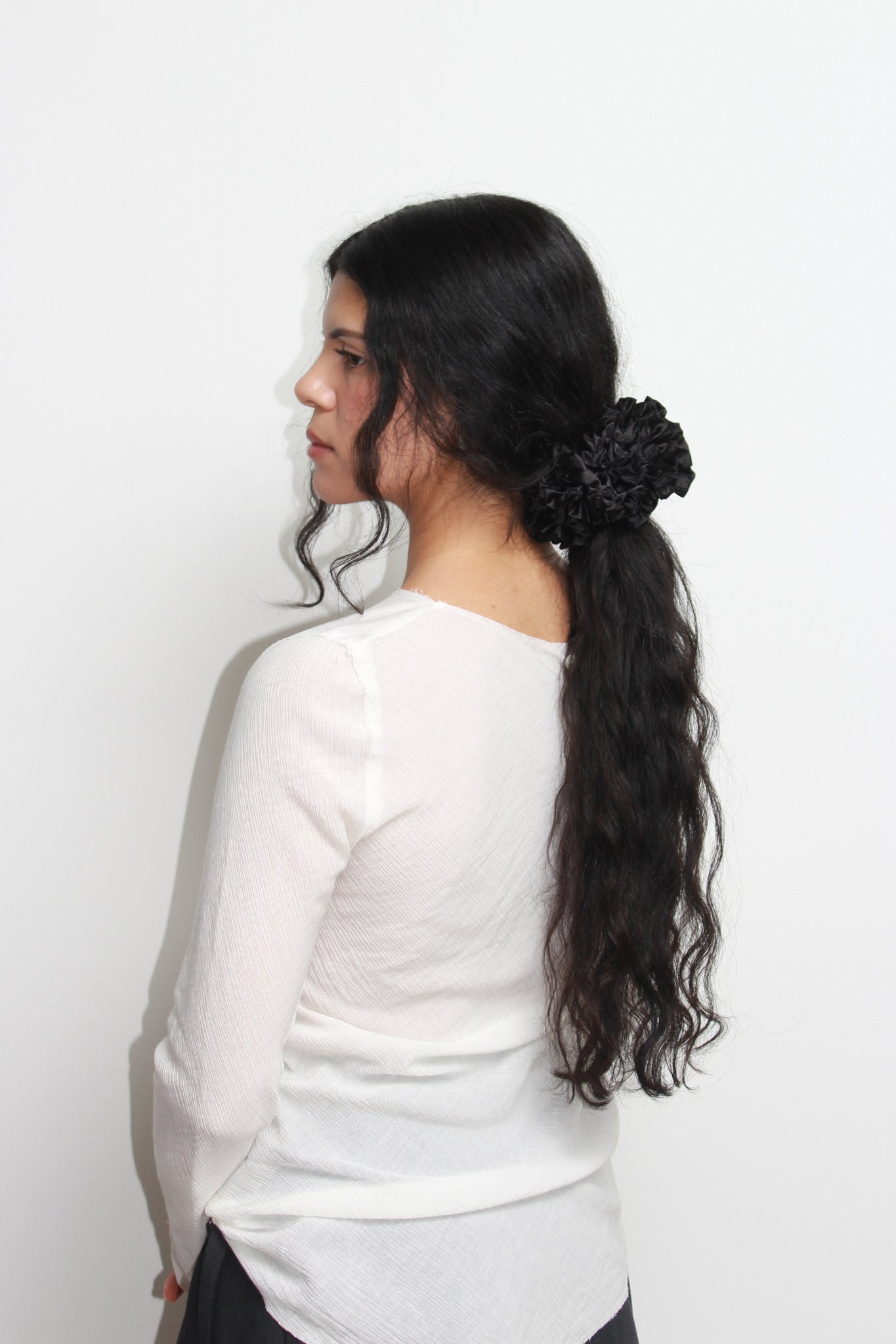 Flower Volume Frill Scrunchie in Black