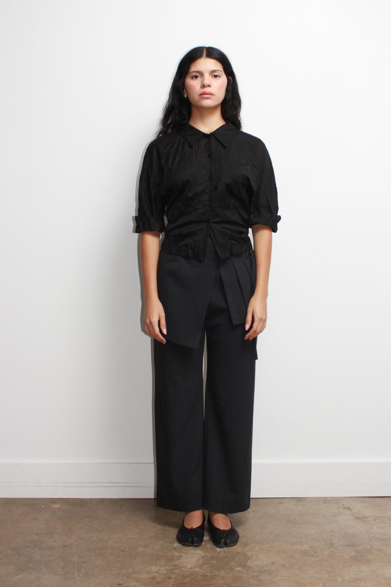 Vase Wrinkle Collar Shirt in Black