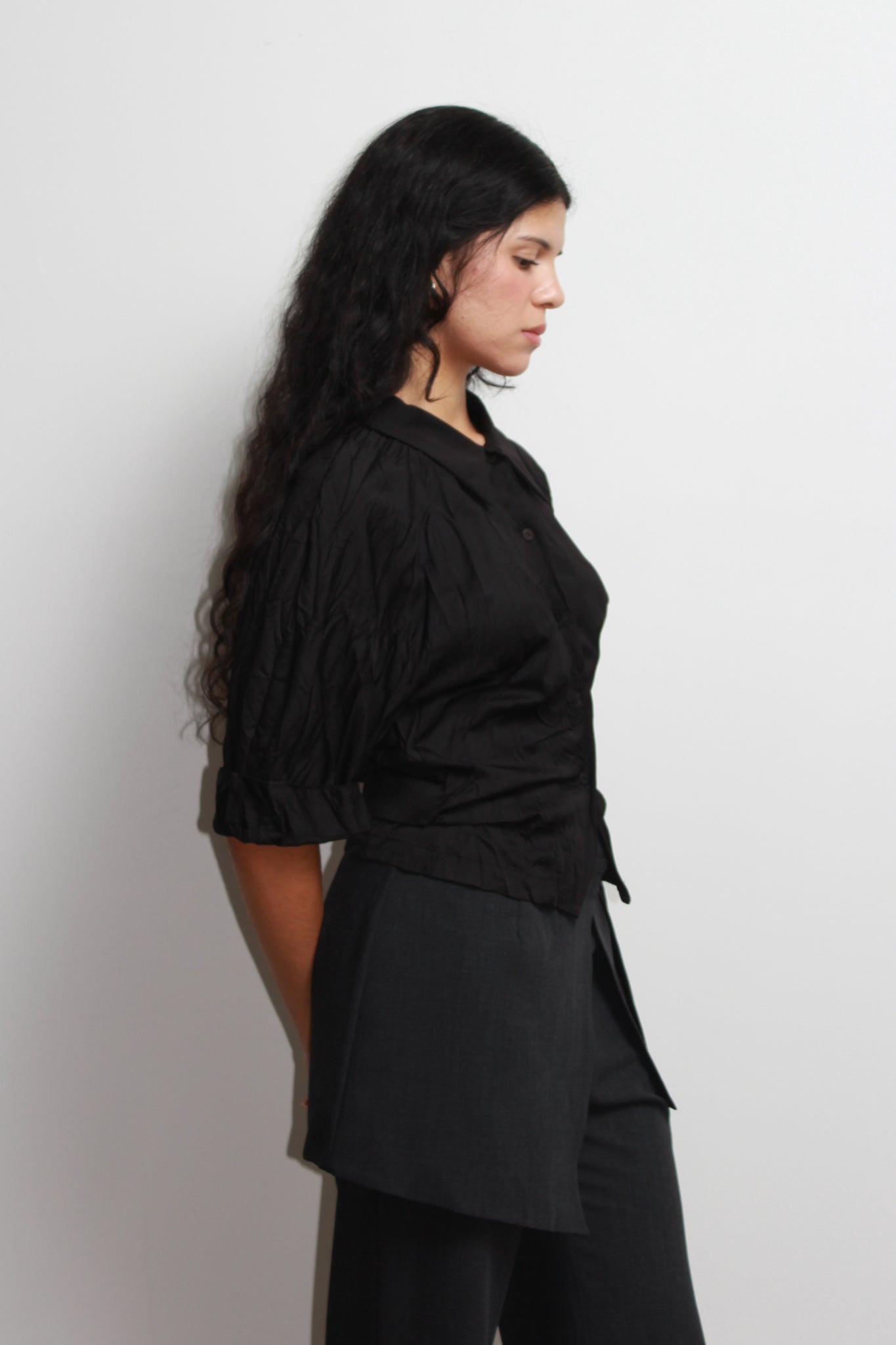 Vase Wrinkle Collar Shirt in Black