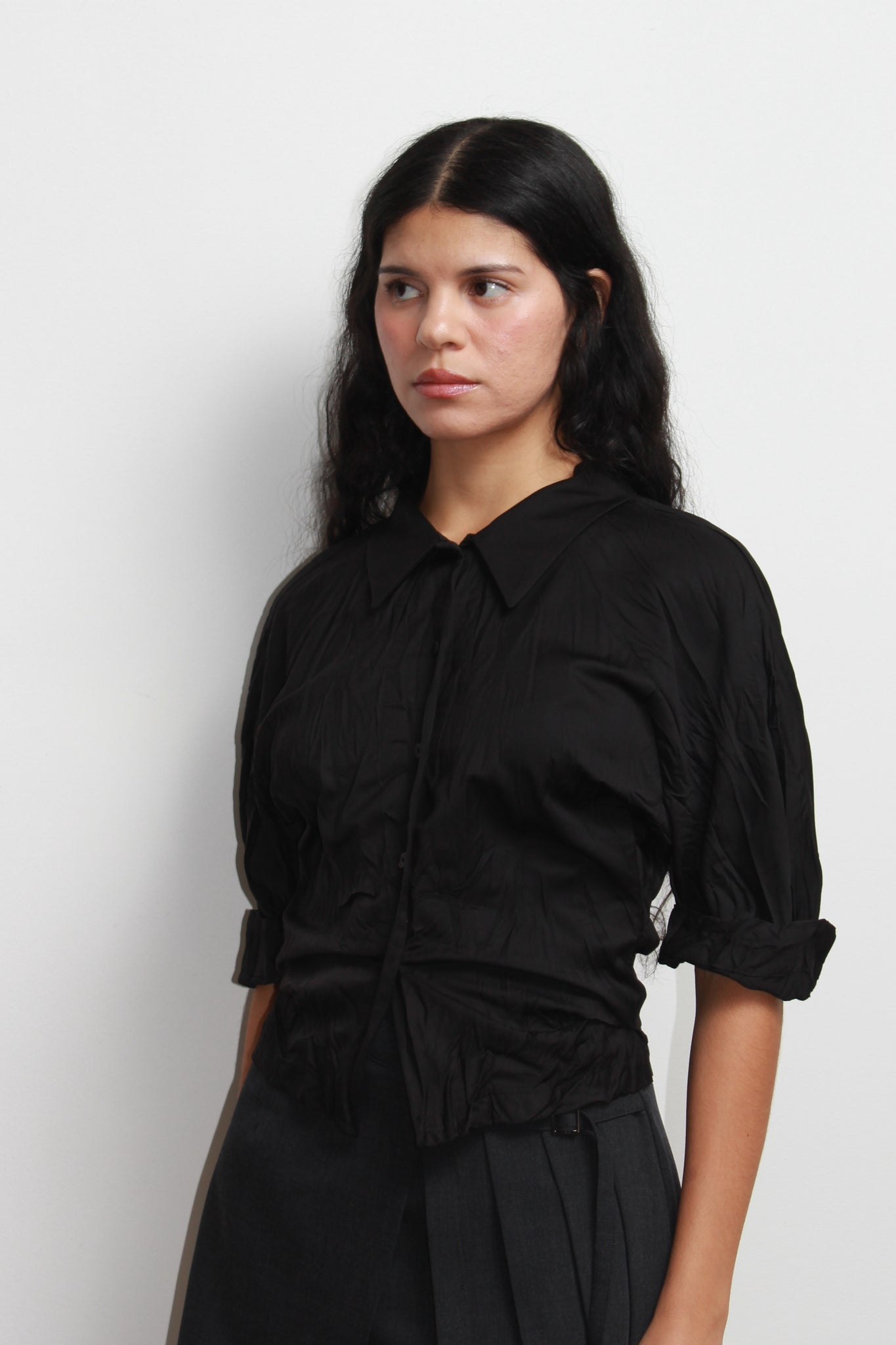 Vase Wrinkle Collar Shirt in Black