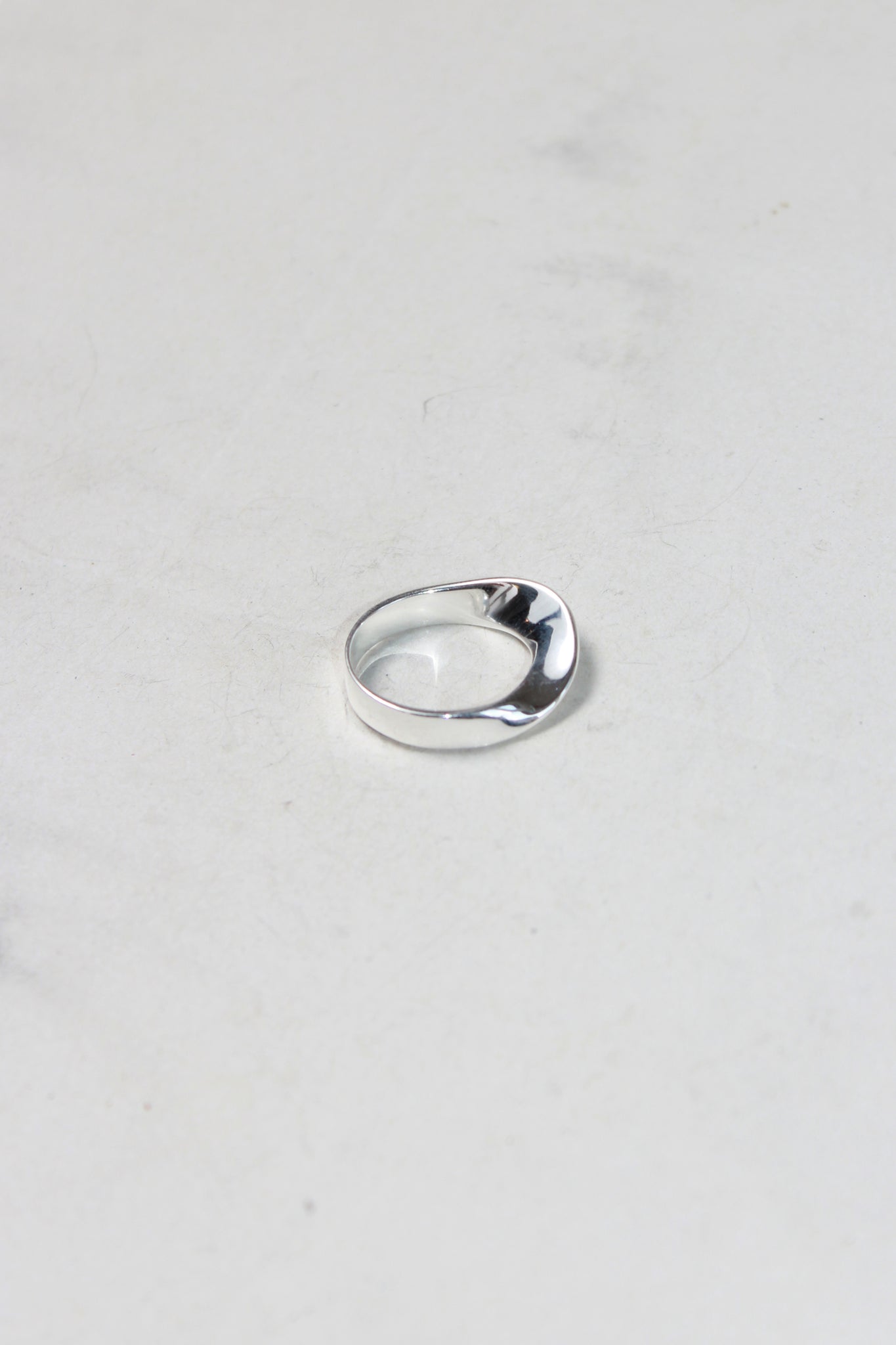 Slim Wavy Ring