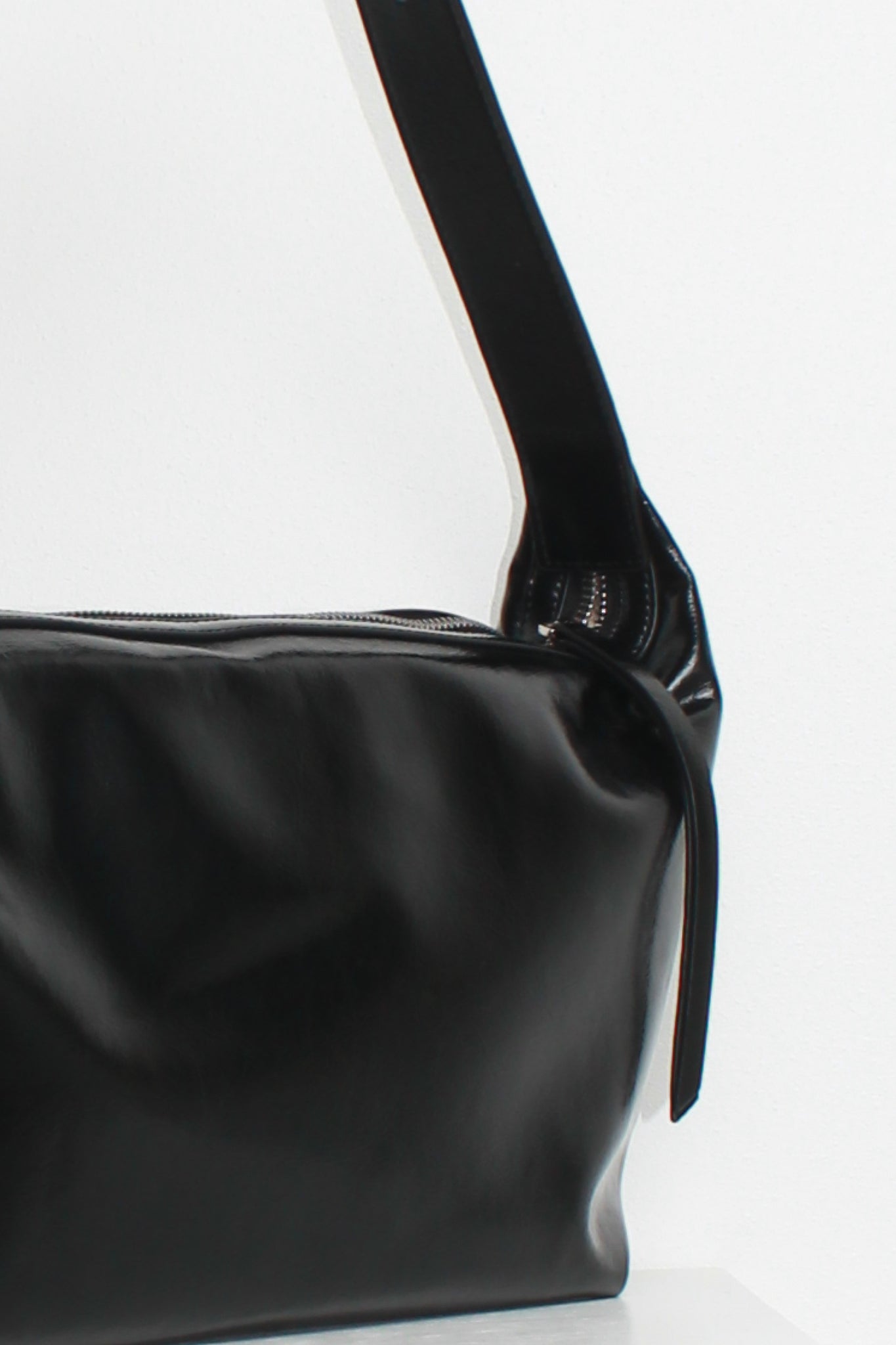 Hide Cross Shoulder Bag in Black