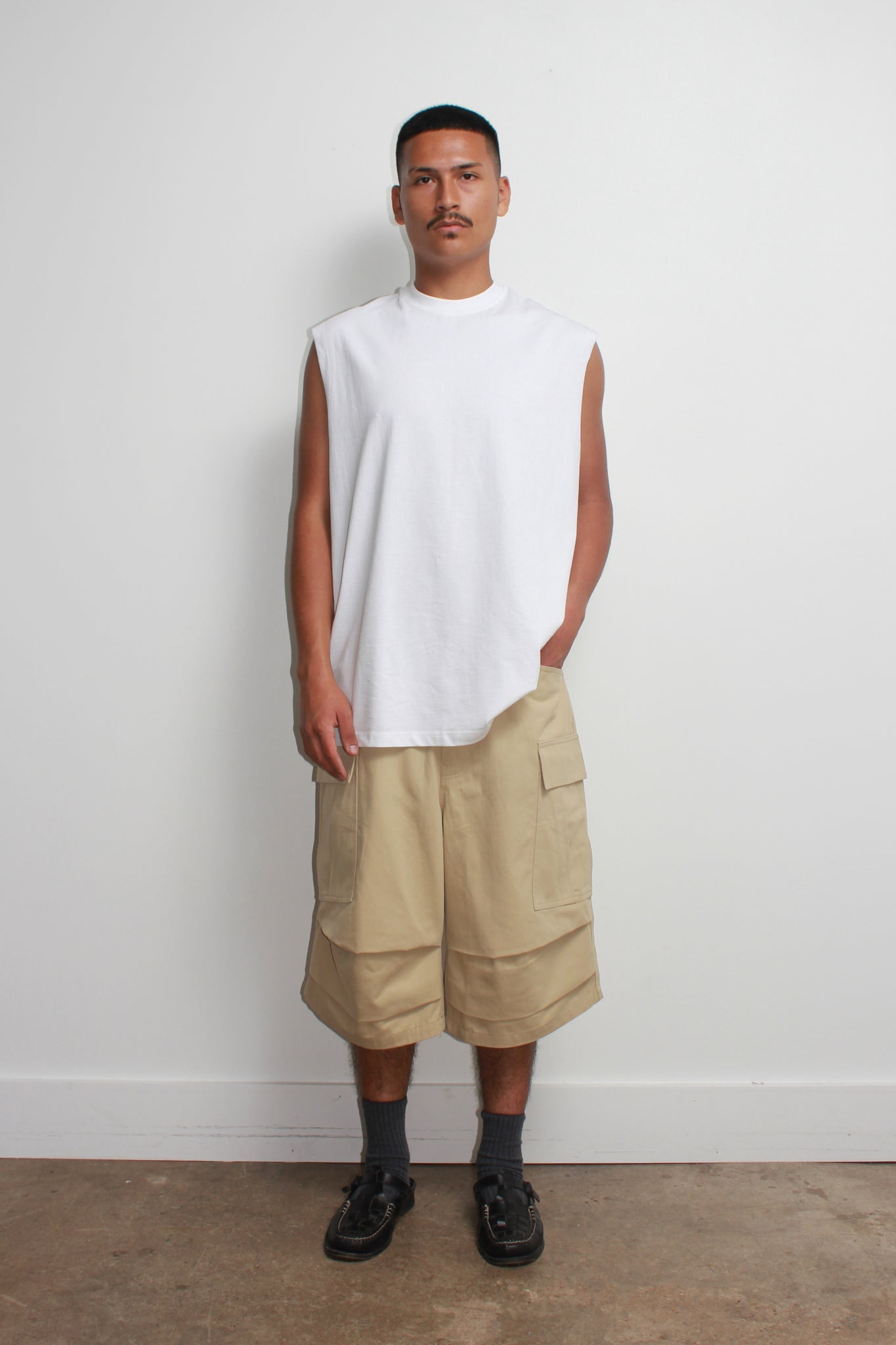 Wise Knee Cargo Shorts in Khaki
