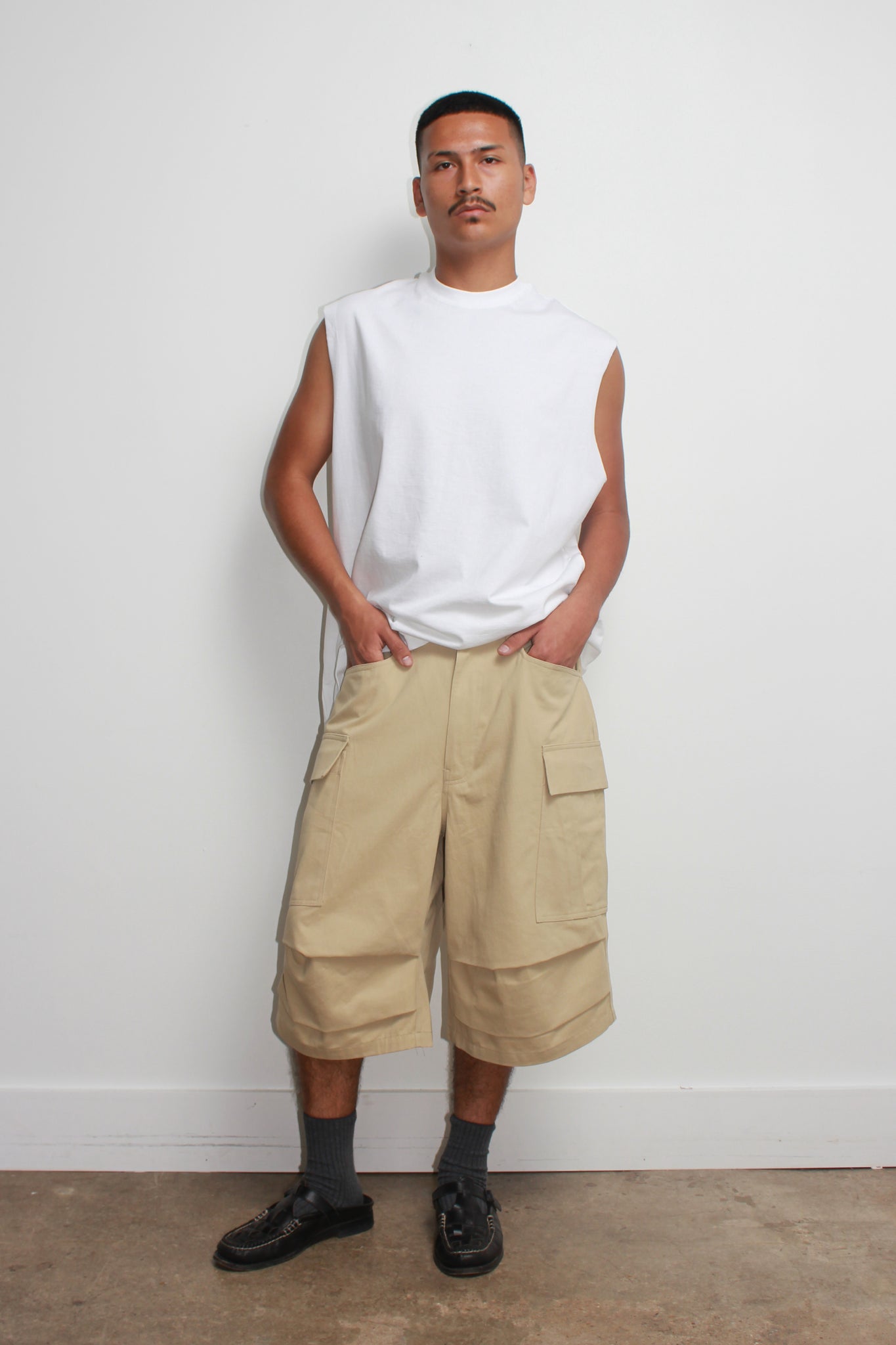 Wise Knee Cargo Shorts in Khaki