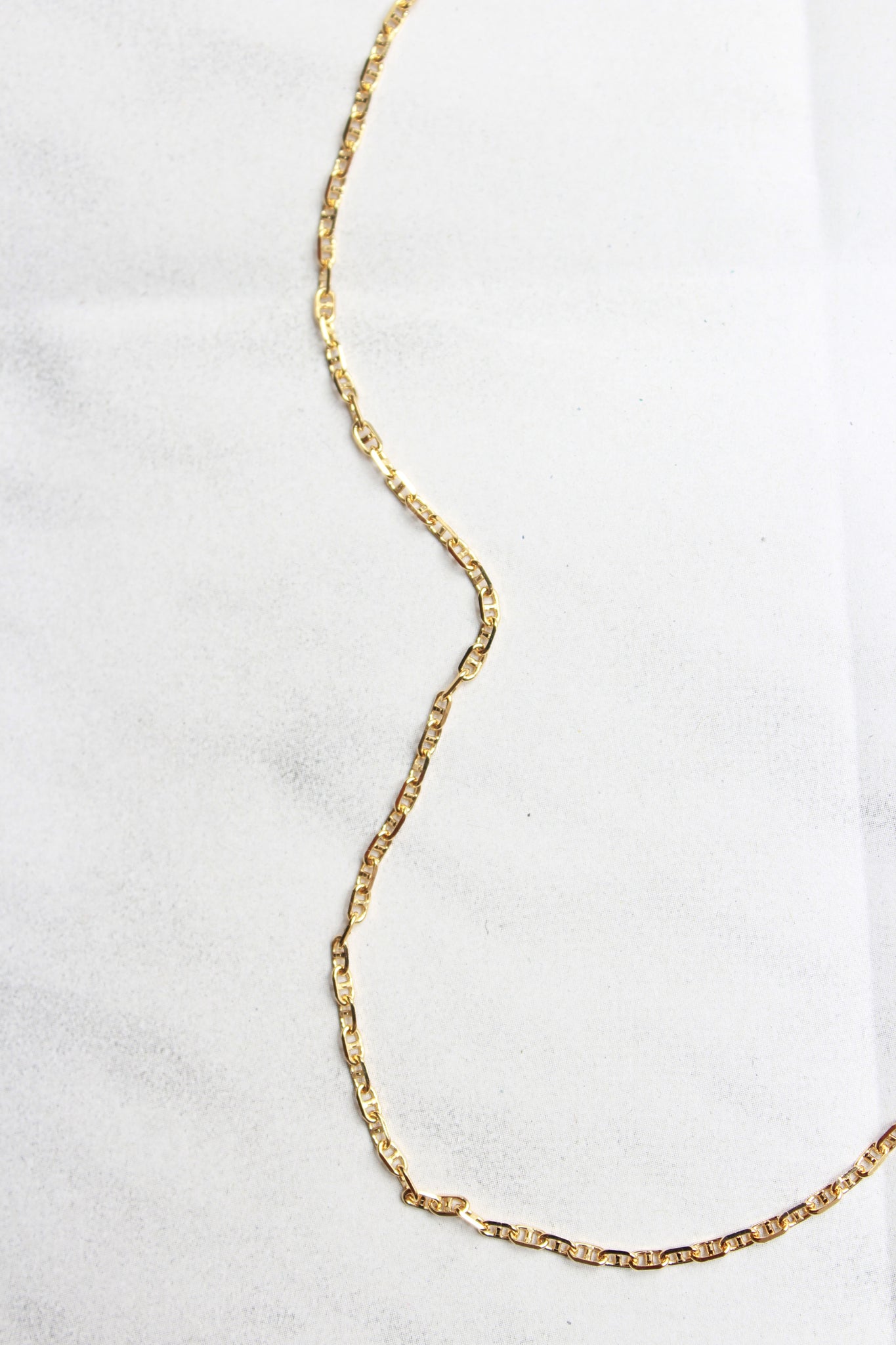 Dainty mariner chain necklace in Gold