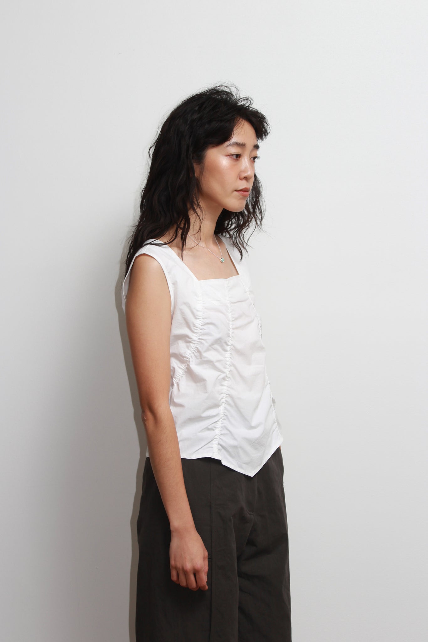 Three Shirring Unbalance Hem Top in Off White