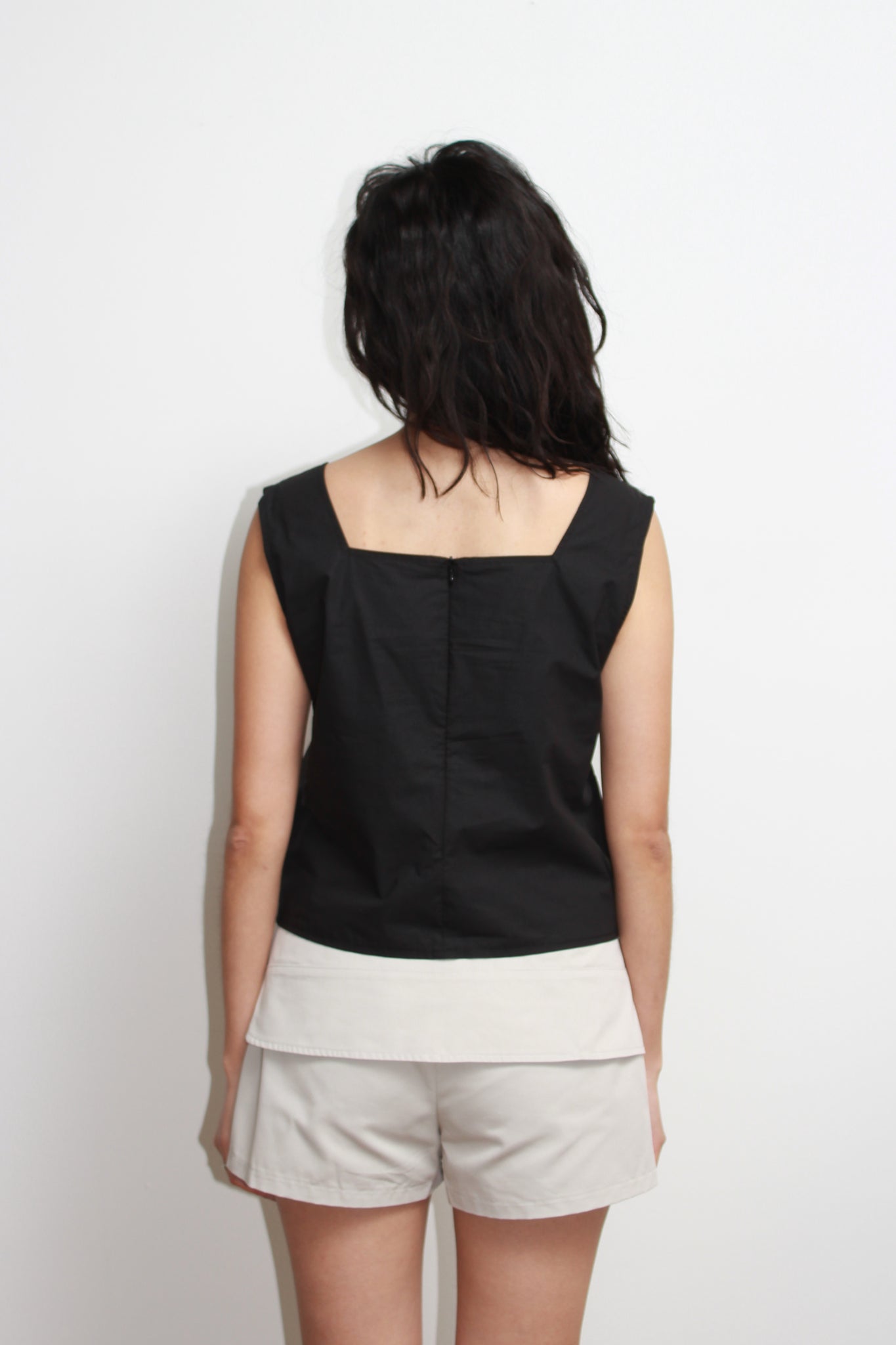 Three Shirring Unbalance Hem Top in Black