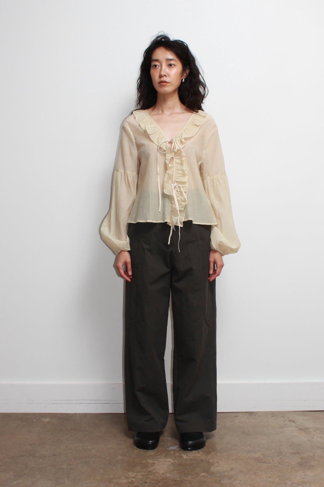 Ruffle Hem Ribbon Shirt