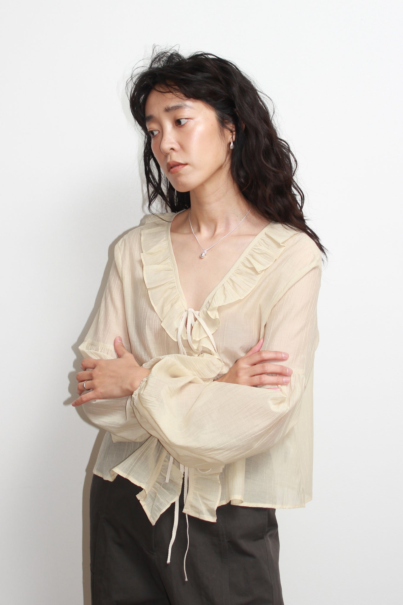 Ruffle Hem Ribbon Shirt
