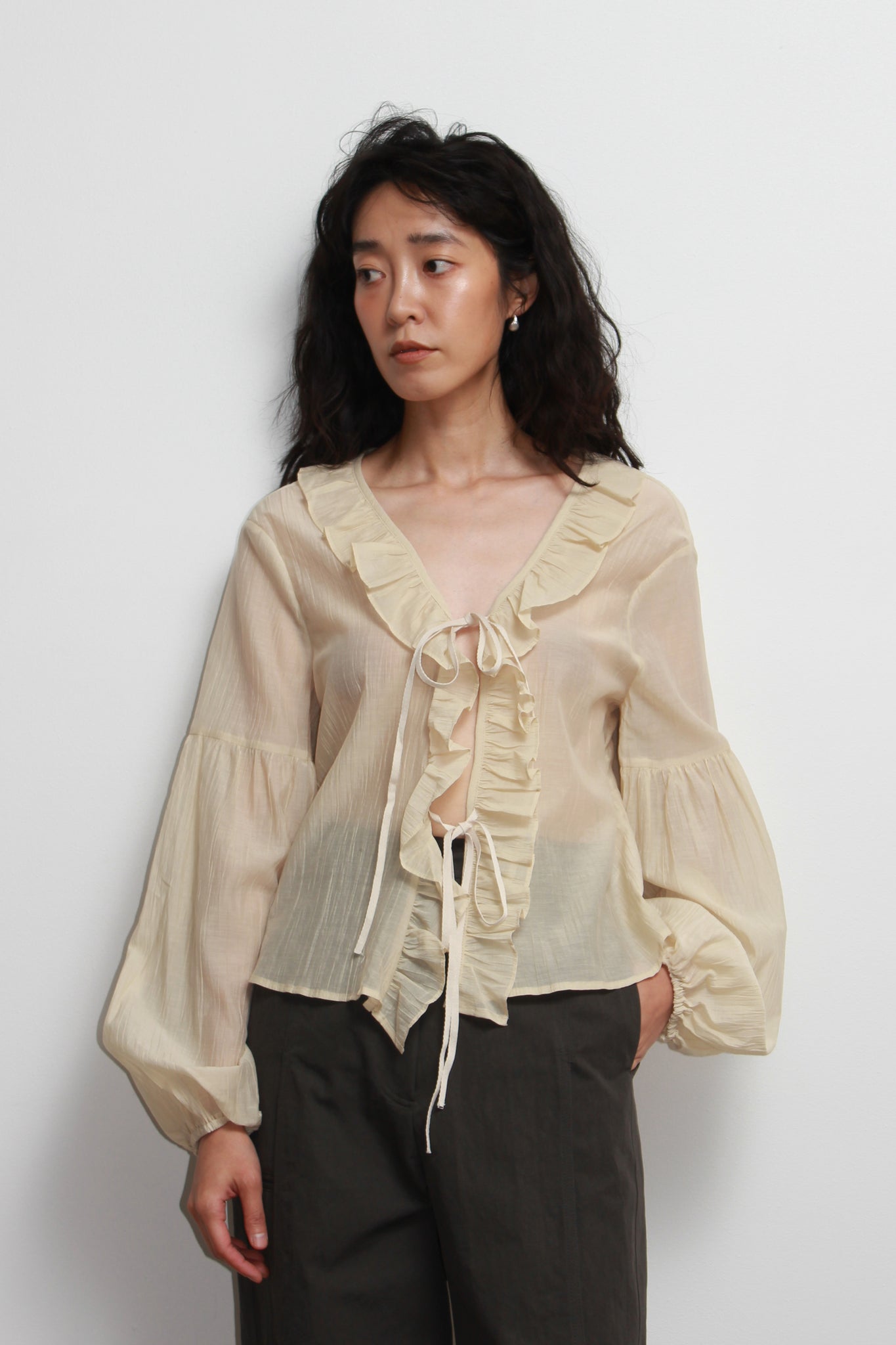 Ruffle Hem Ribbon Shirt