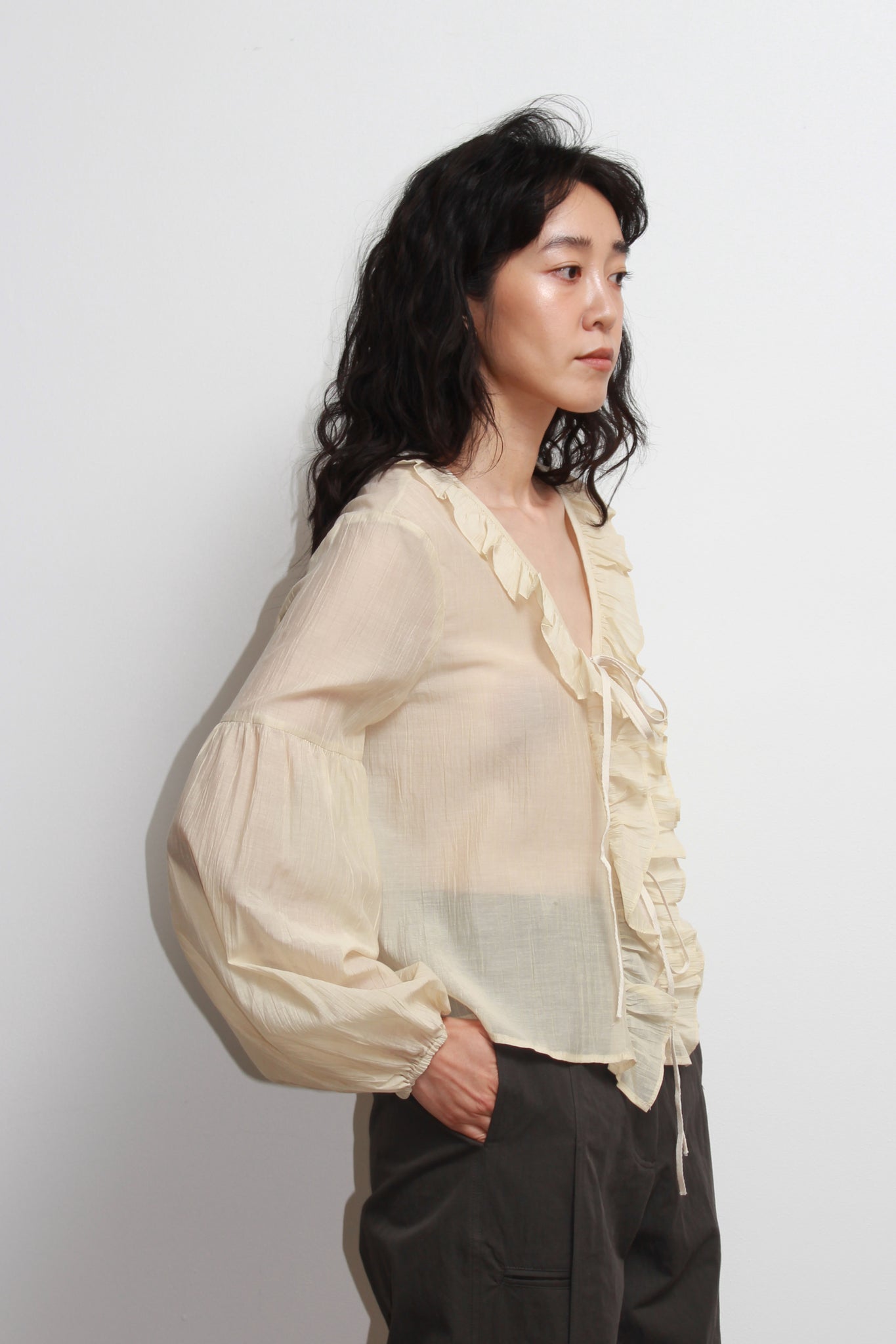 Ruffle Hem Ribbon Shirt