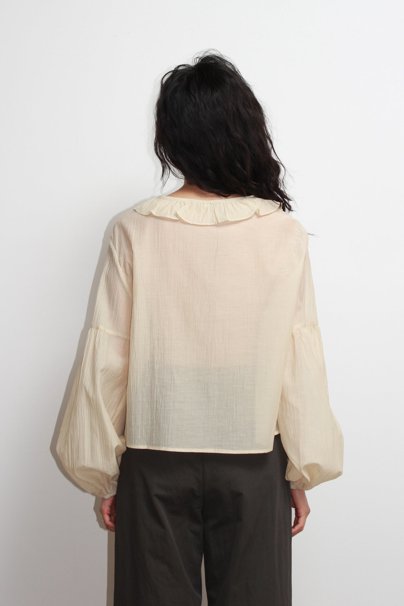 Ruffle Hem Ribbon Shirt