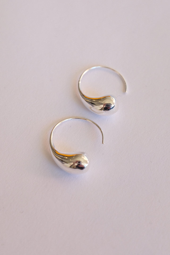 Water drop earrings in silver