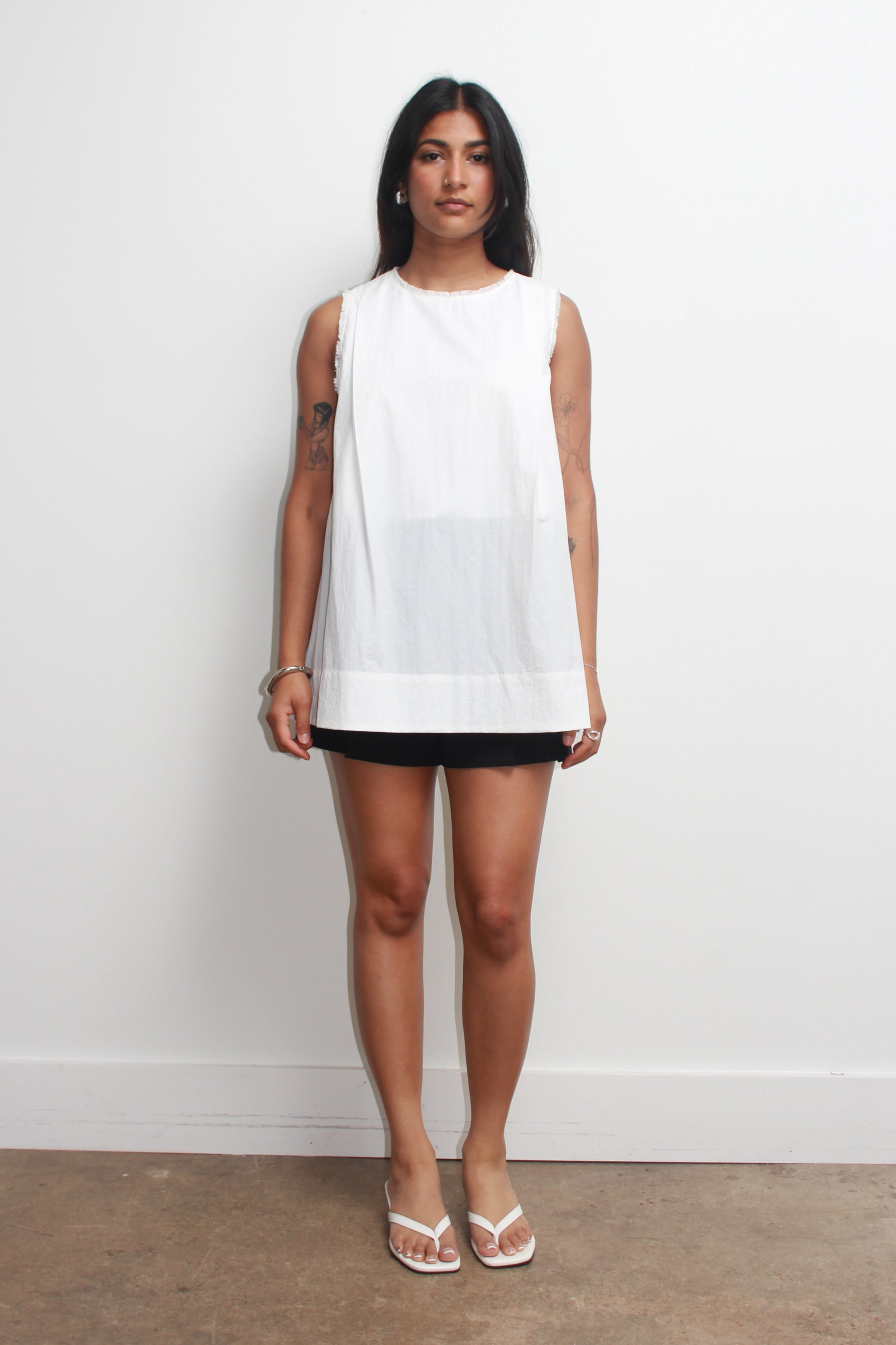 Miuch Sleeveless Top in Black – Jowa.shop