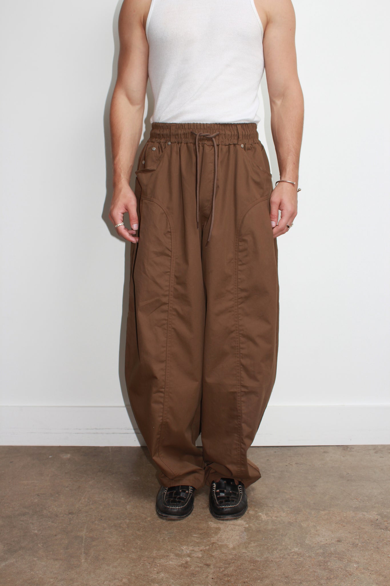 Settle Curved Barrel Leg Pant in Brown