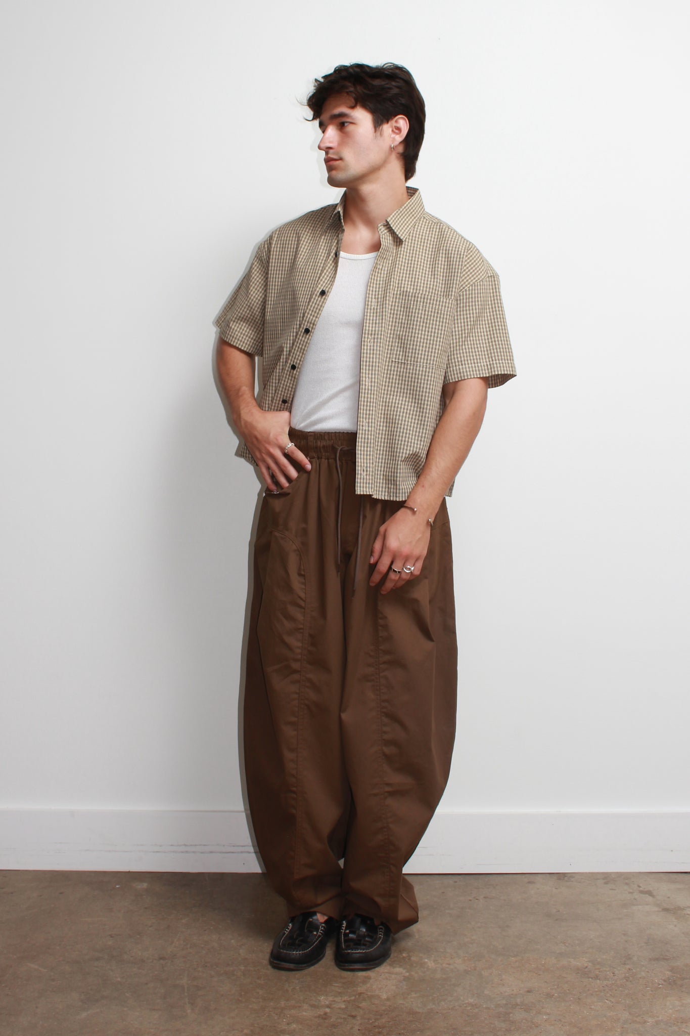Settle Curved Barrel Leg Pant in Brown