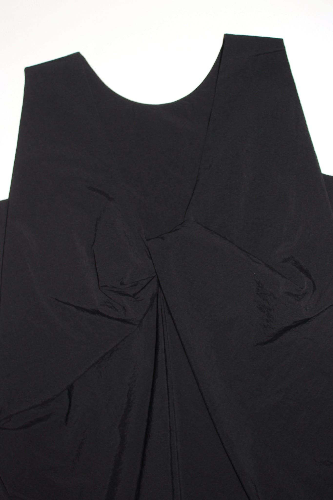 Margo Twist Sleeveless Top in Black