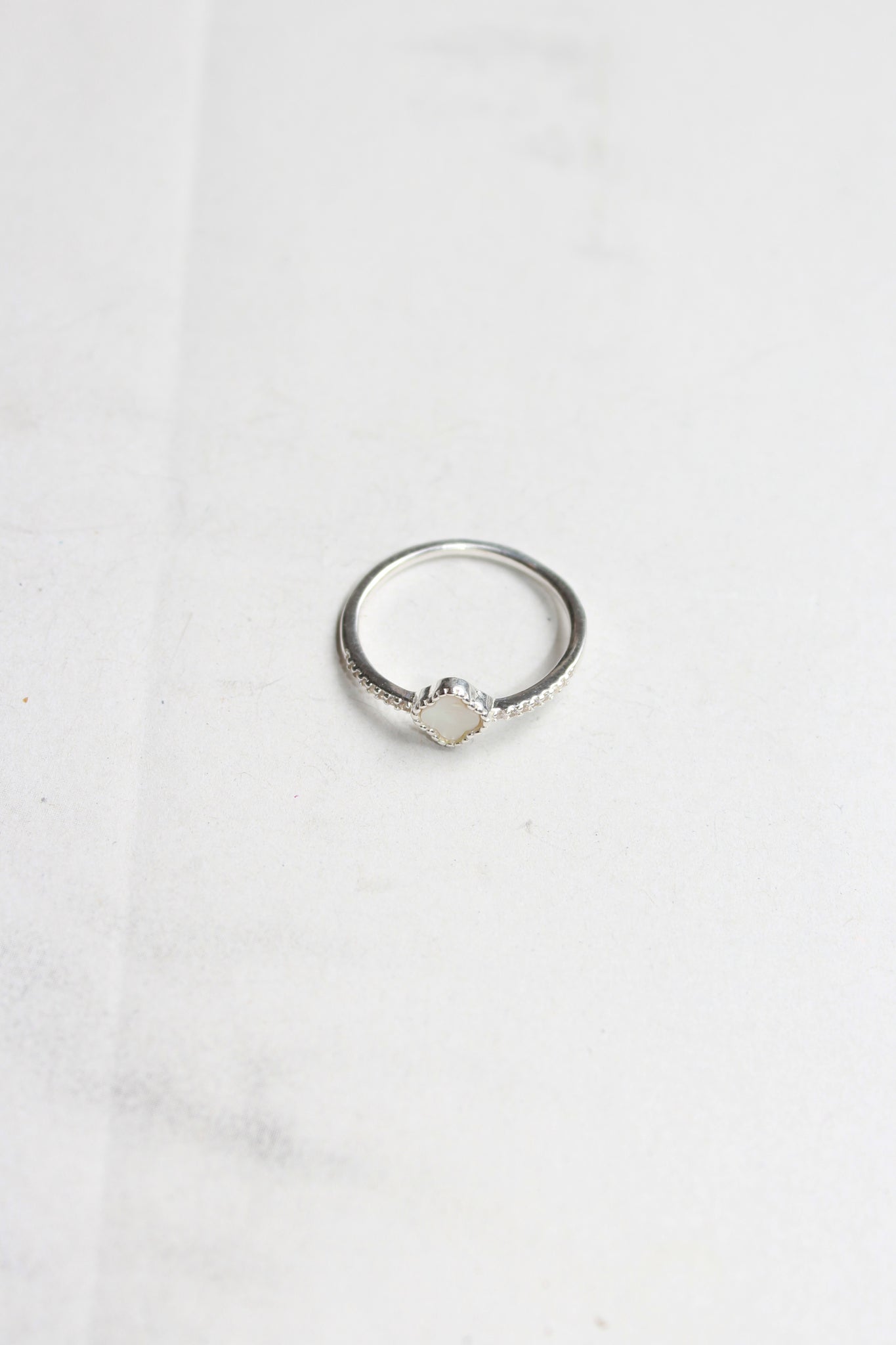 Clover Mother of Pearl Ring