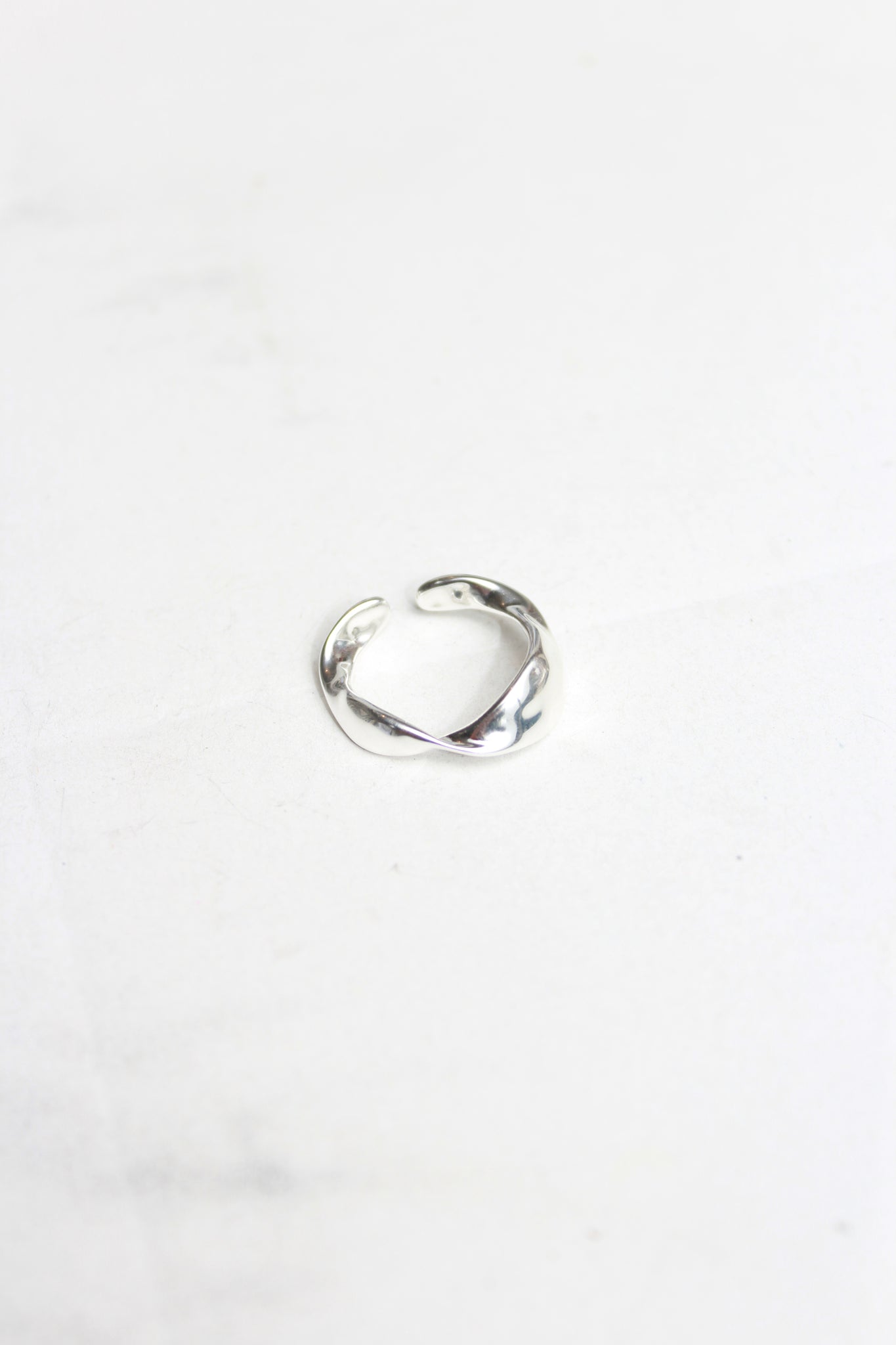 Twist Flat Ring