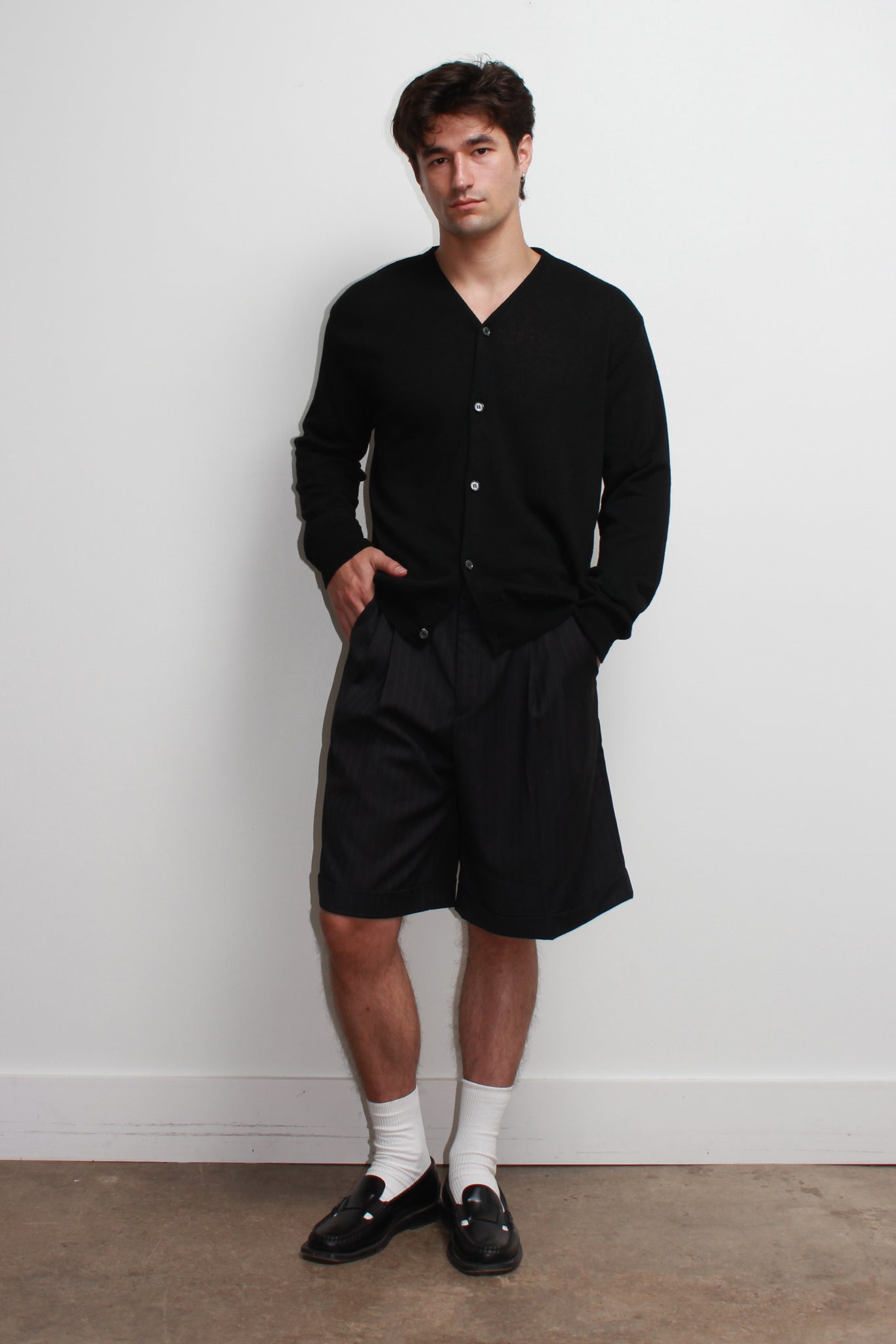 Crop Linen Round Neck Cardigan in Black