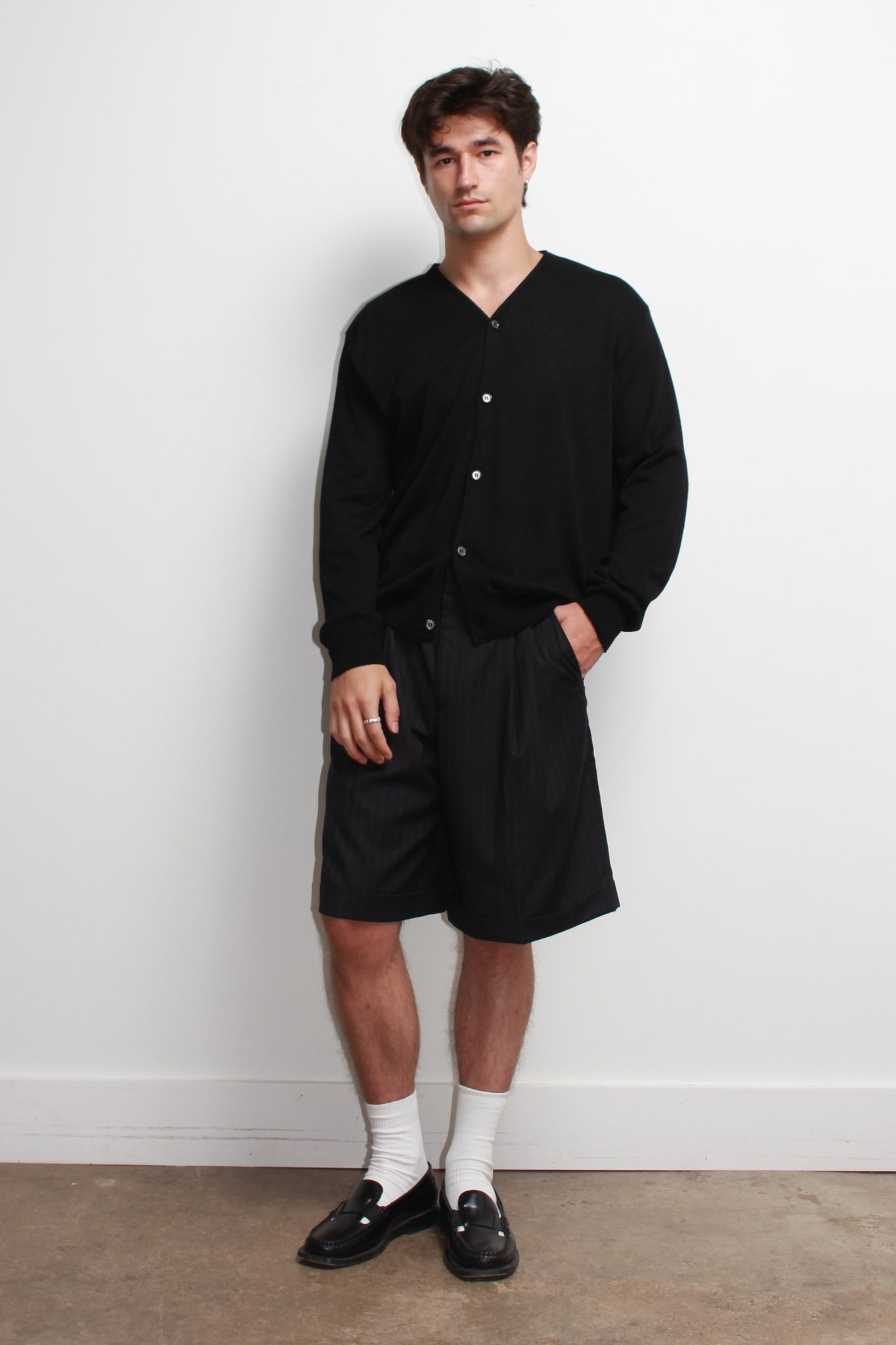Crop Linen Round Neck Cardigan in Black