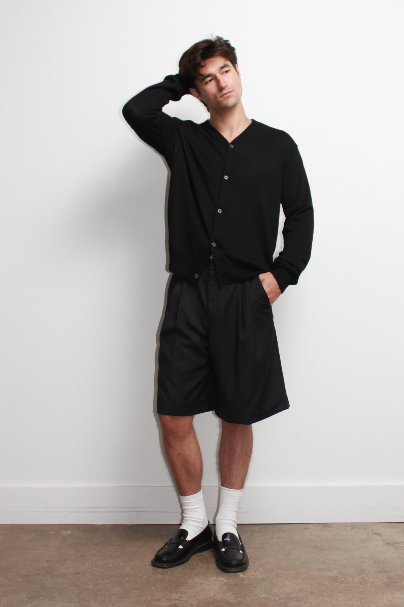 Crop Linen Round Neck Cardigan in Black