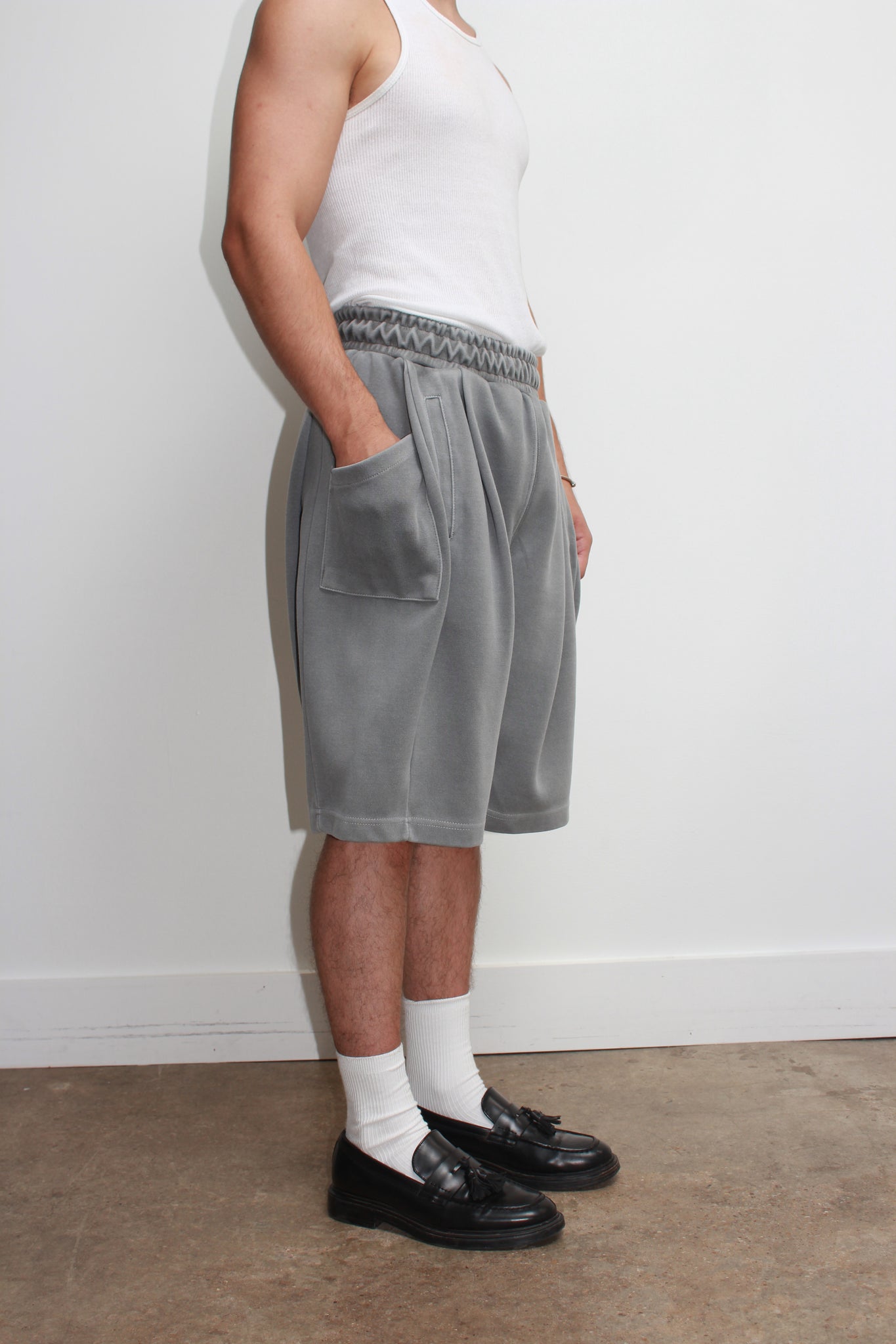 Pigment wash wide-leg sweatshort in Charcoal