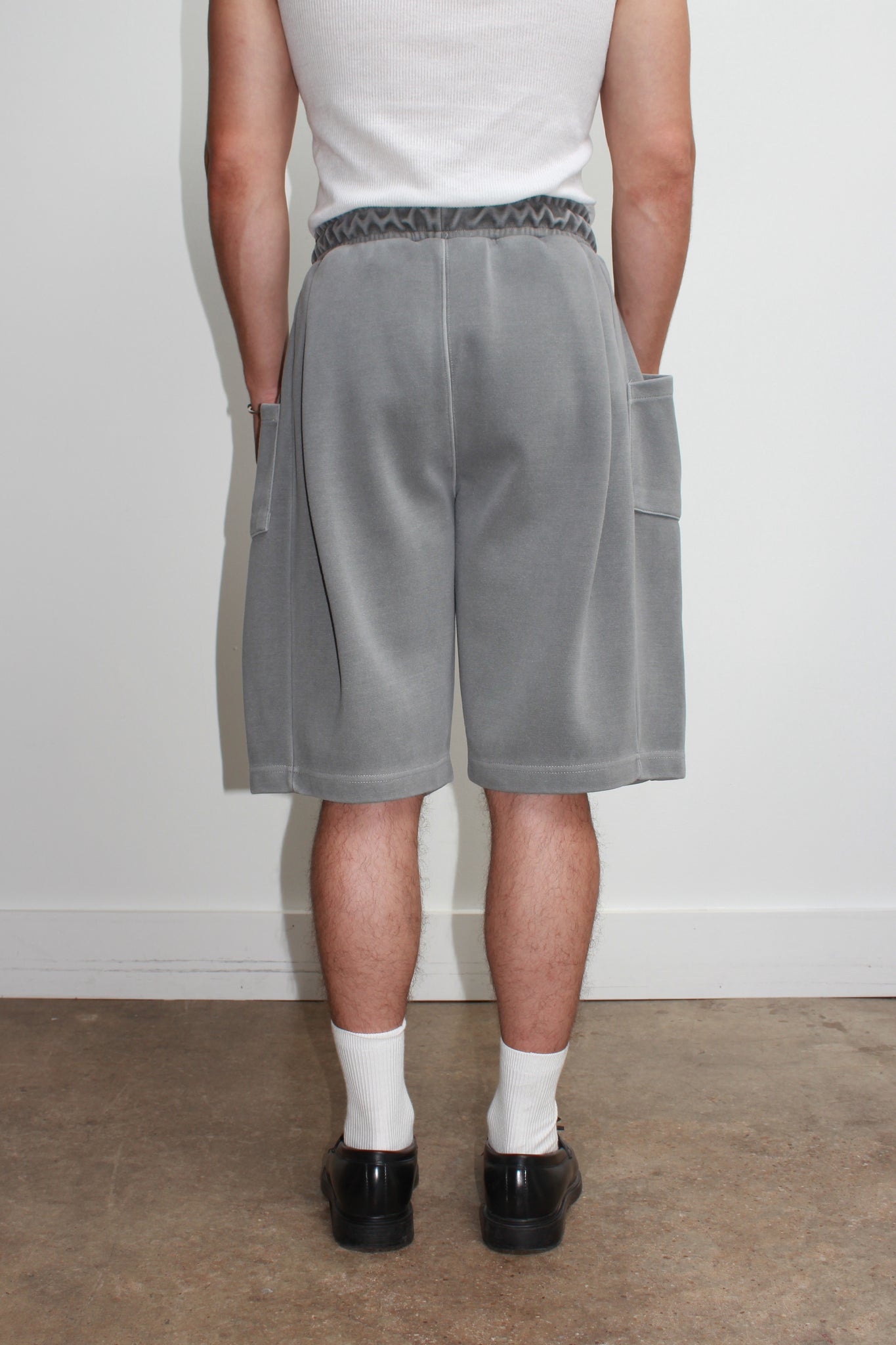 Pigment wash wide-leg sweatshort in Charcoal