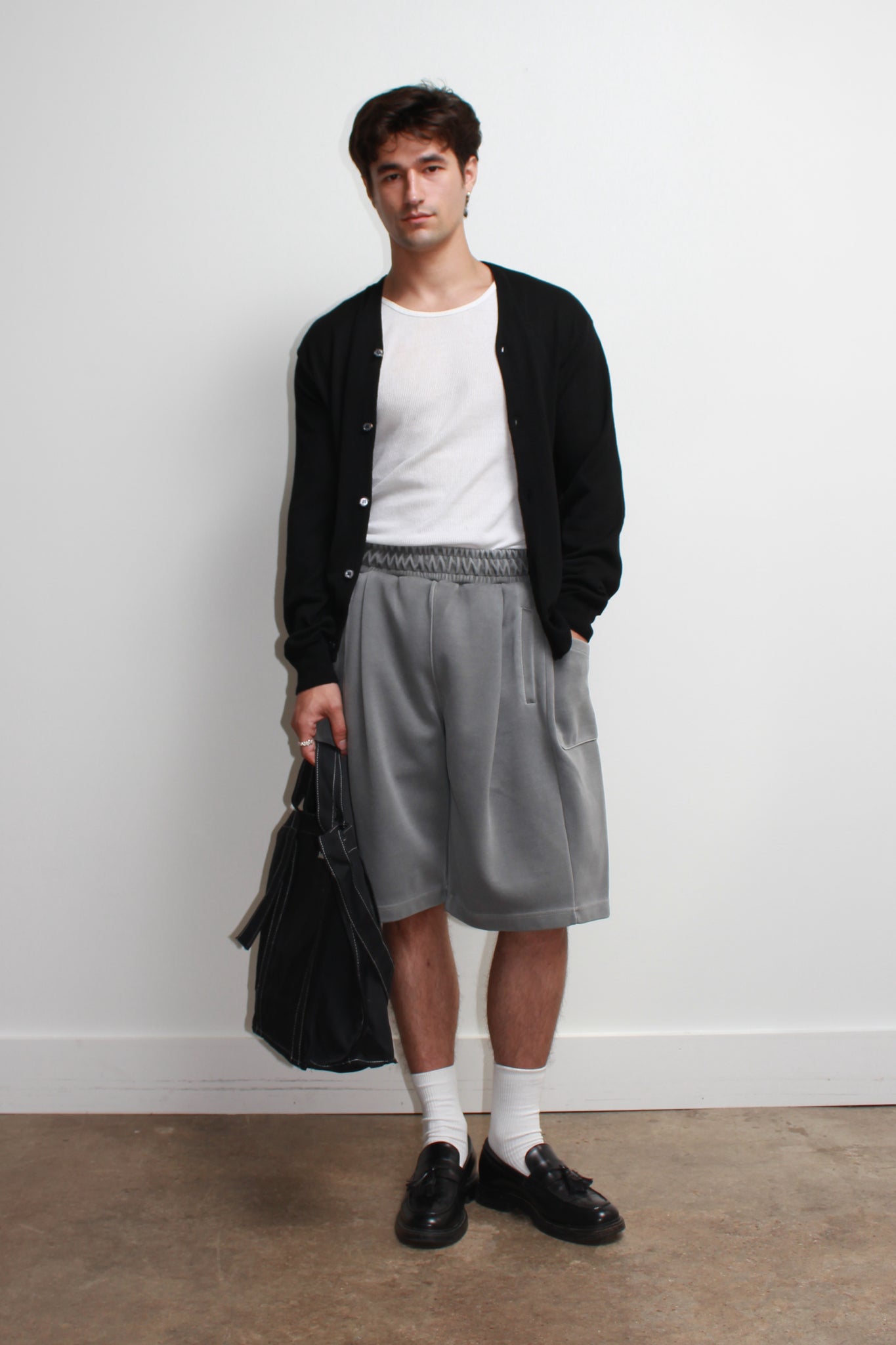Pigment wash wide-leg sweatshort in Charcoal