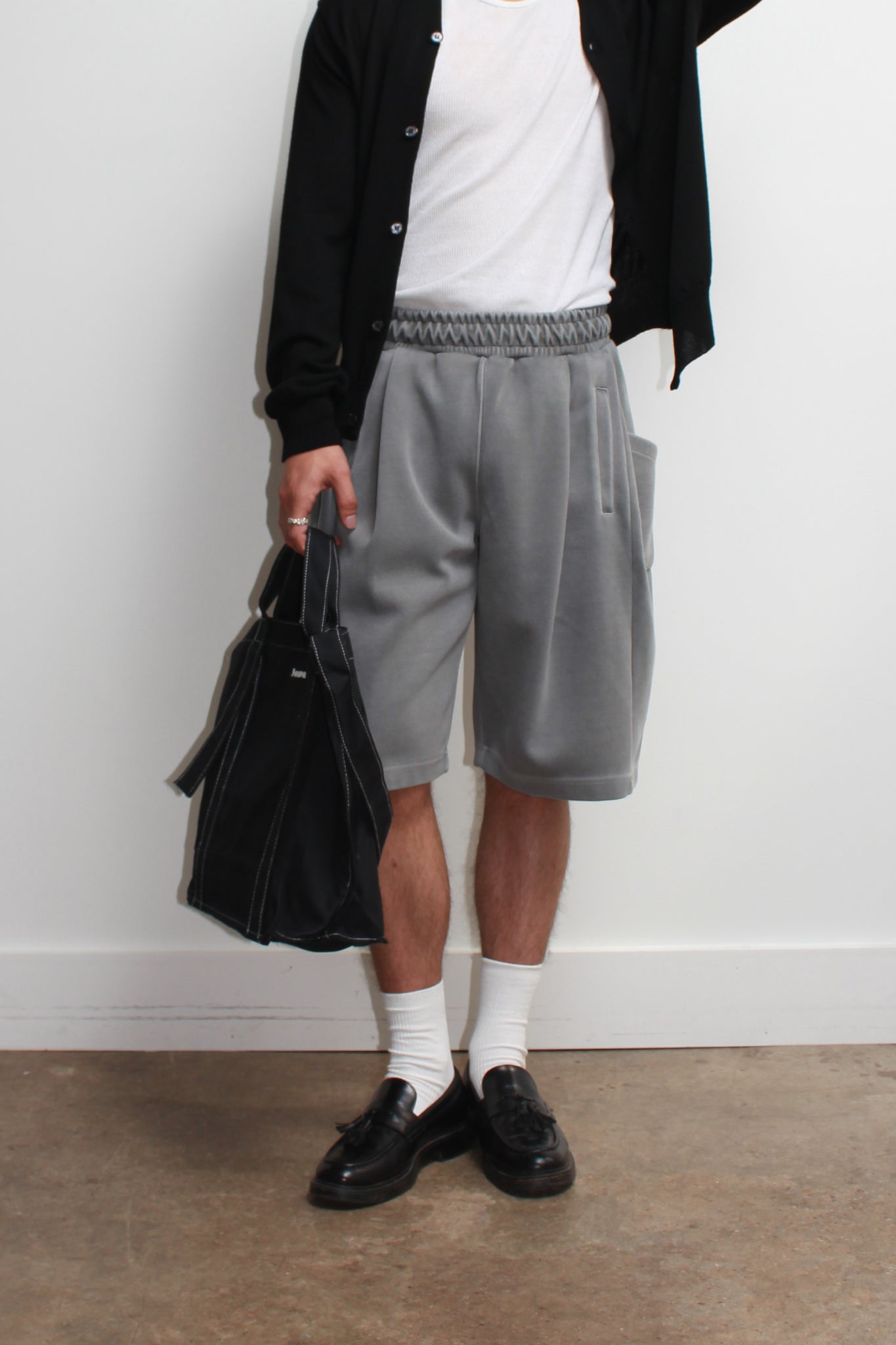 Pigment wash wide-leg sweatshort in Charcoal