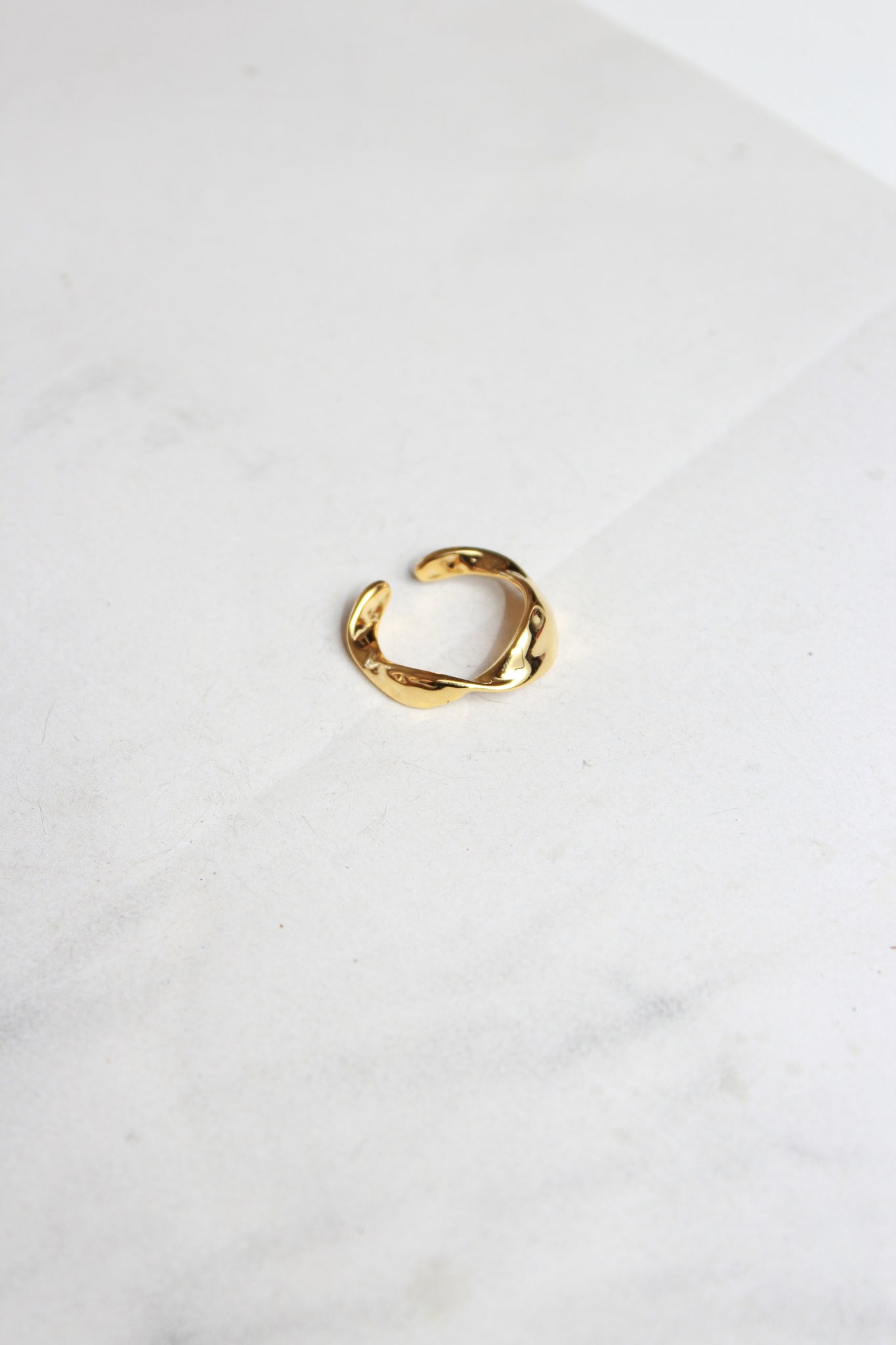 Twist Flat Ring in Gold