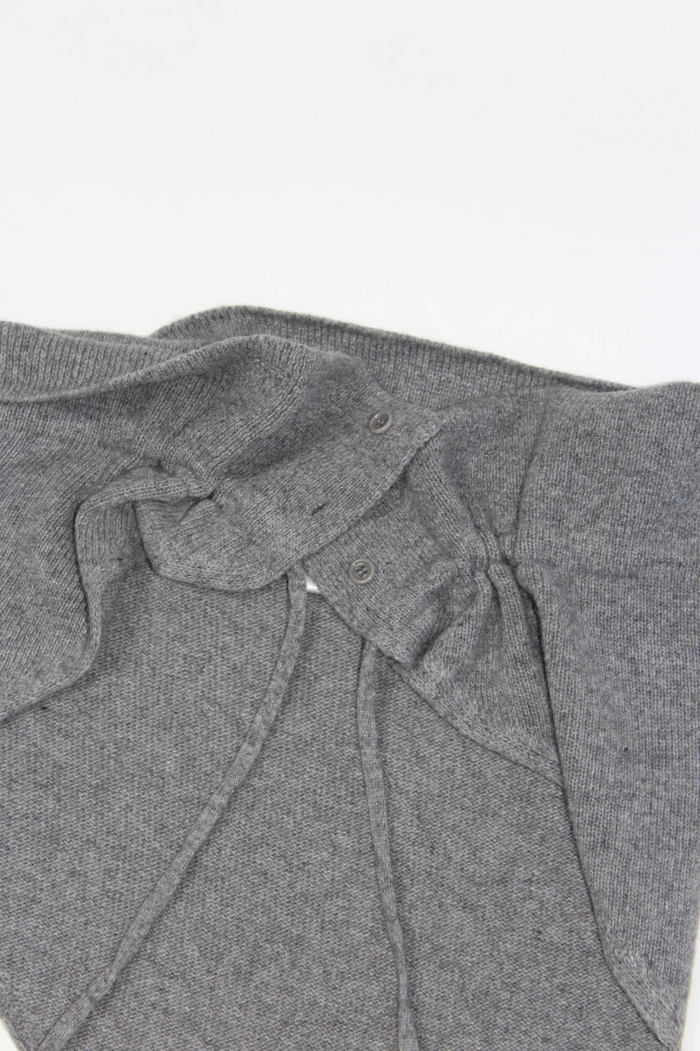 Moh String Cape Scarf in Grey