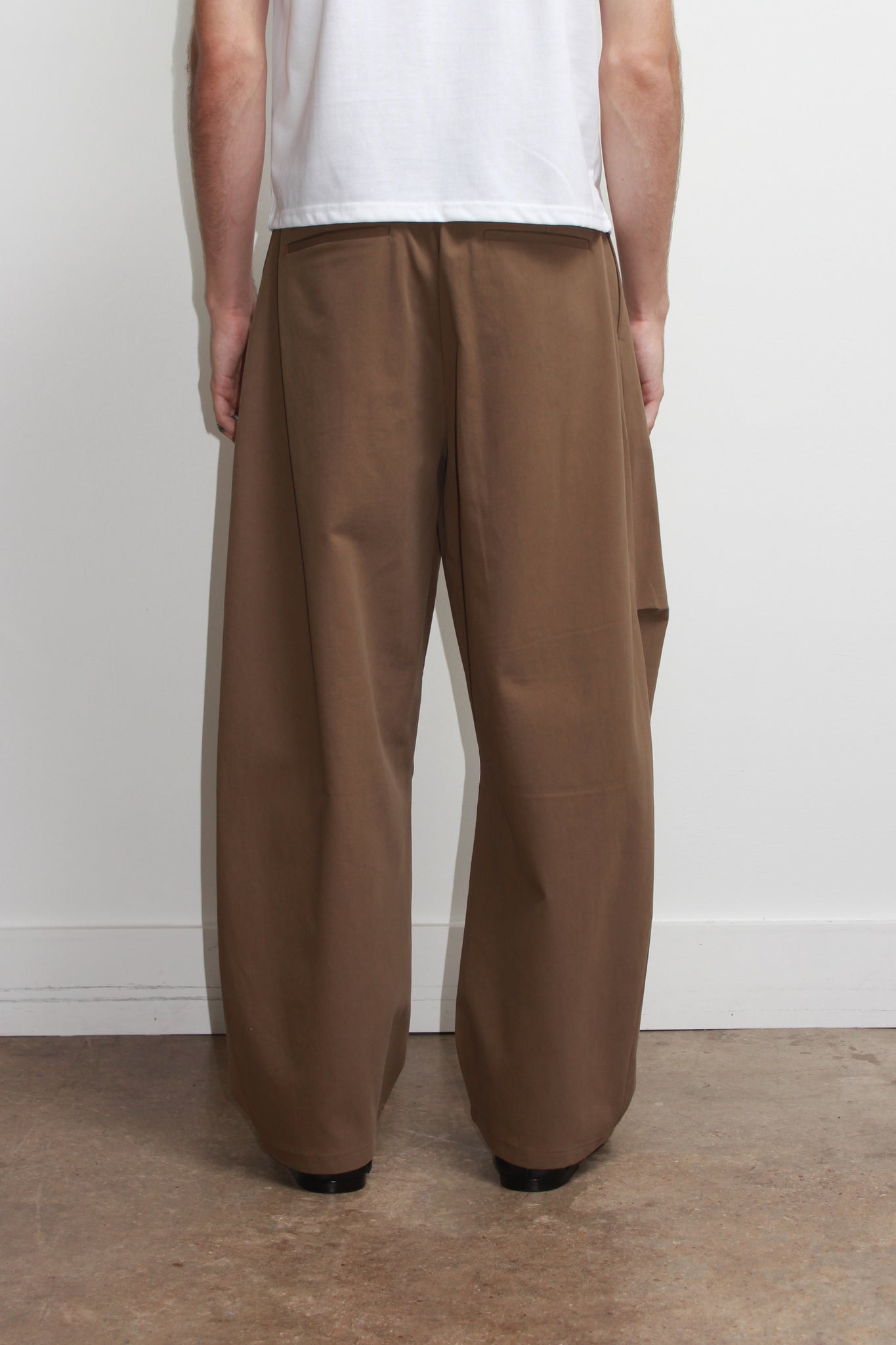 Obi Curved Pants in Brown