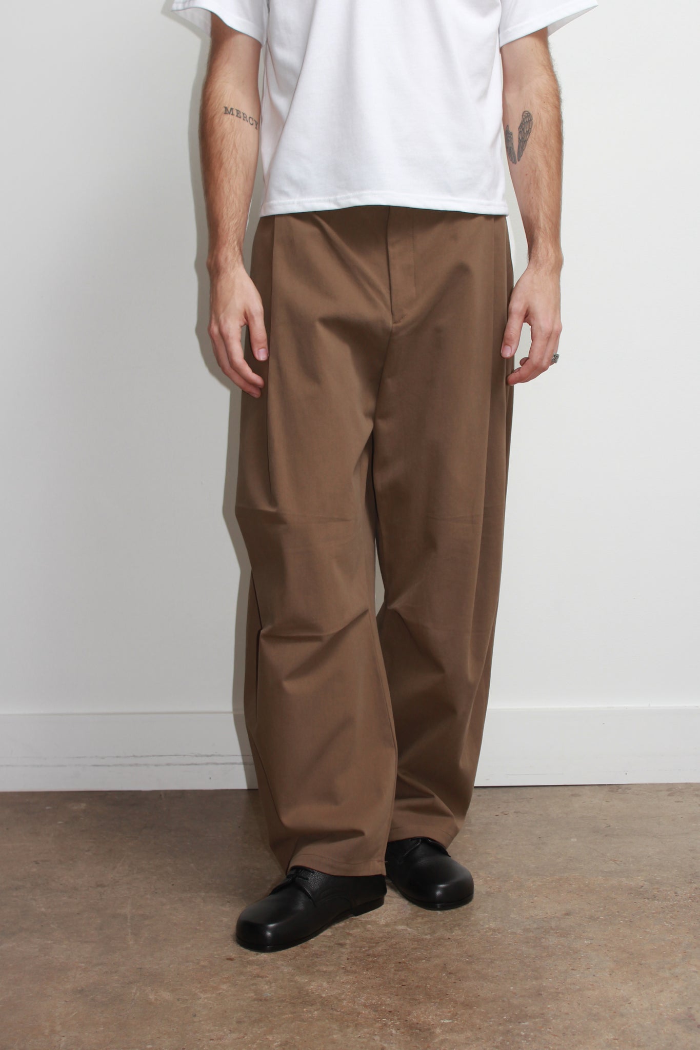 Obi Curved Pants in Brown