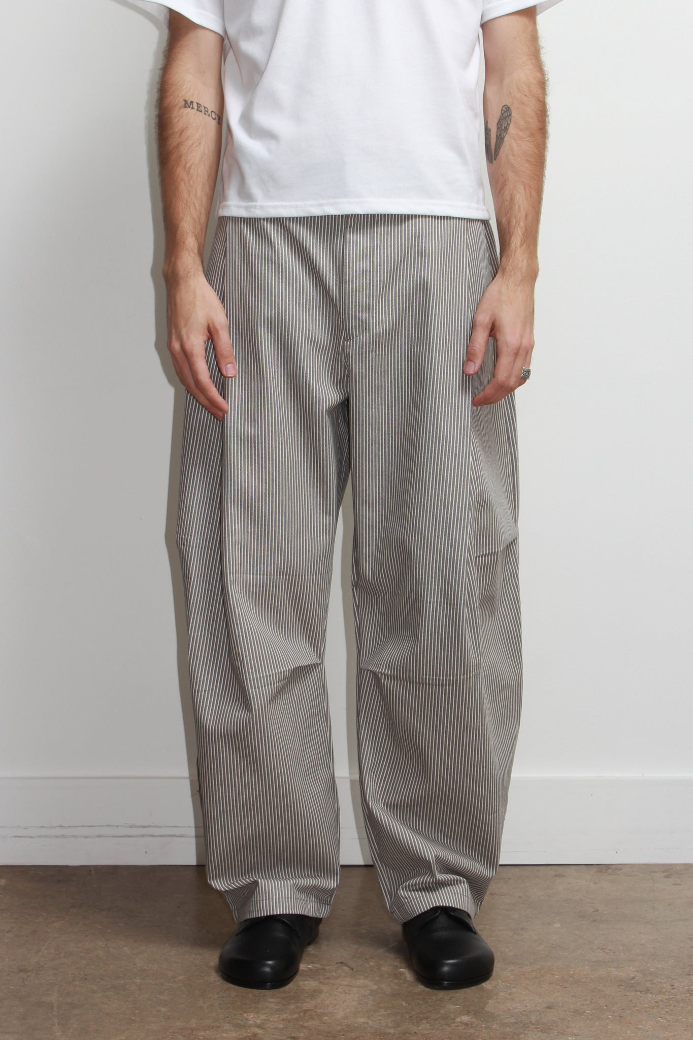 Obi Stripe Curved Pants in Khaki Grey