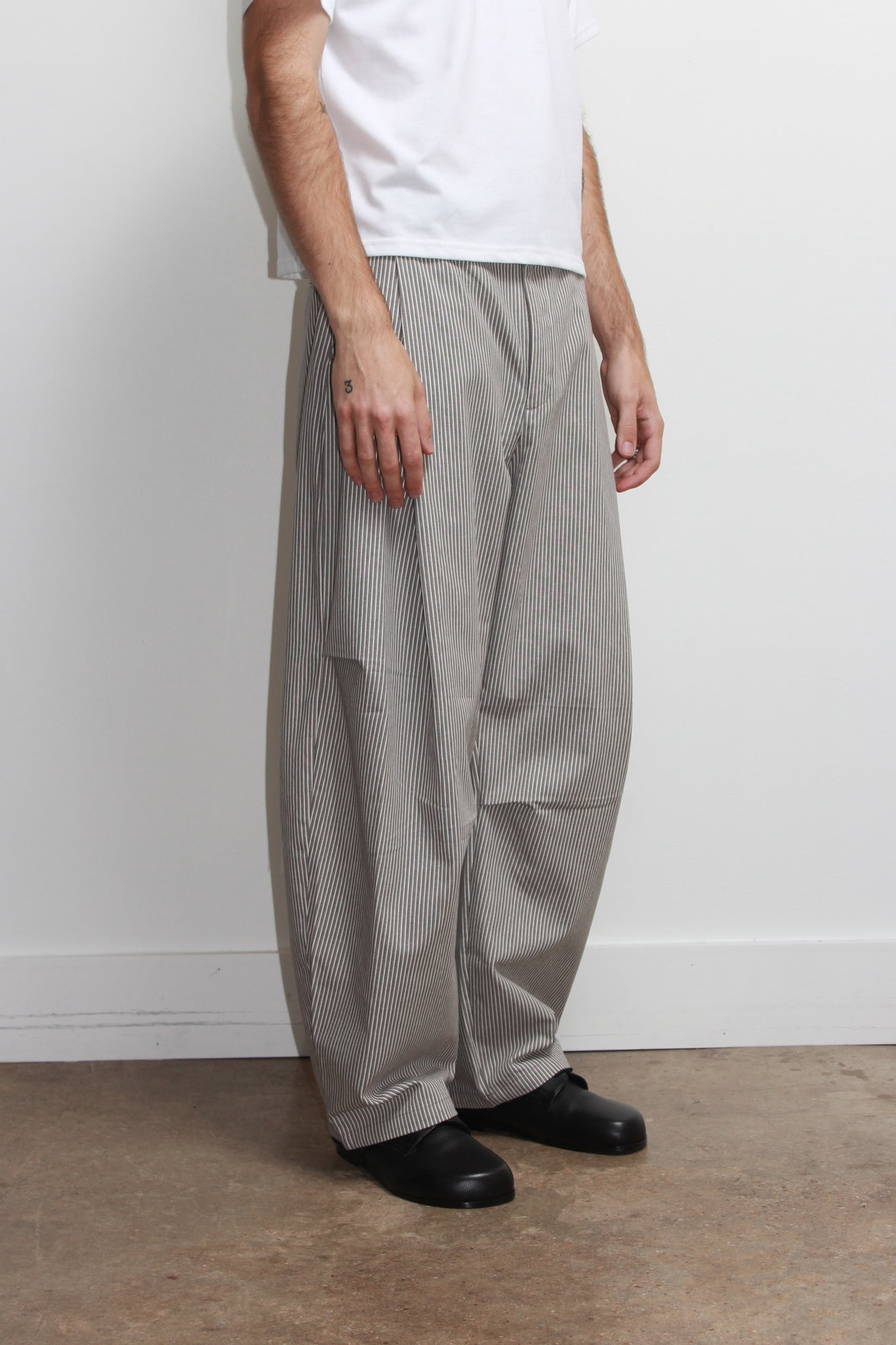 Obi Stripe Curved Pants in Khaki Grey